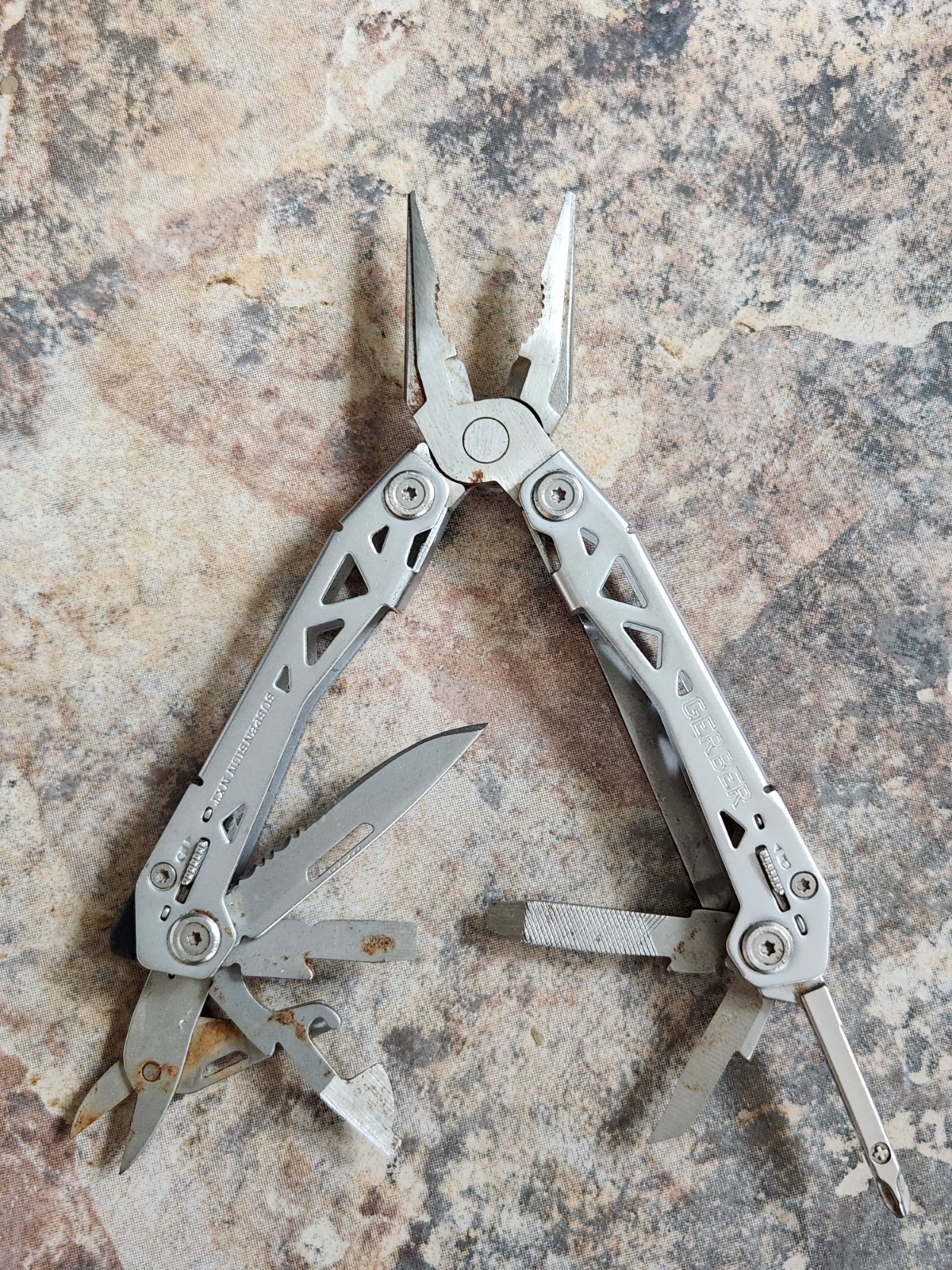 Gerber Suspension NXT 15-in-1 Pocket Multi-Tool Knife Pliers Screwdriver Cutters
