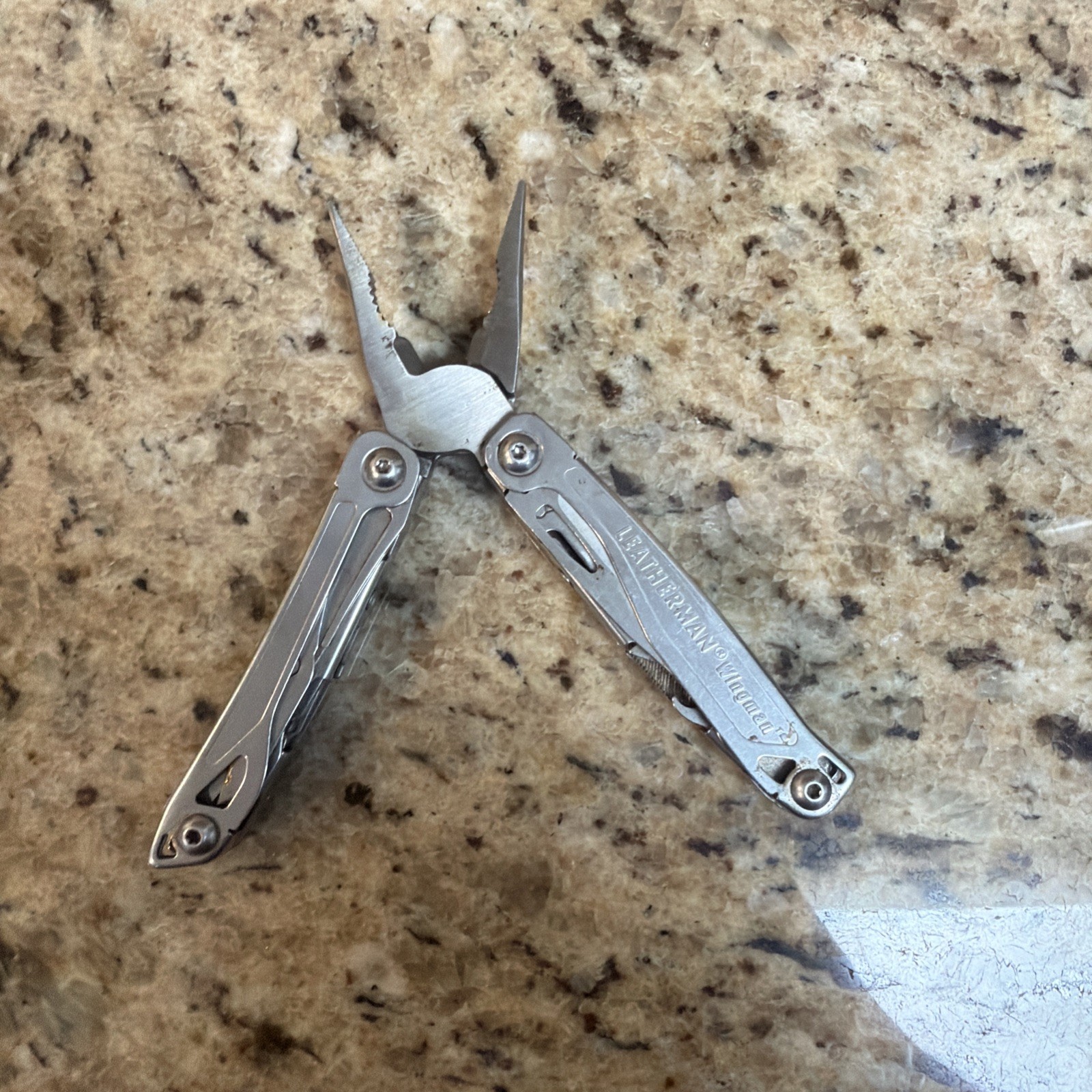 Leatherman Wingman 14 Tools Multi-Tool – Stainless Steel