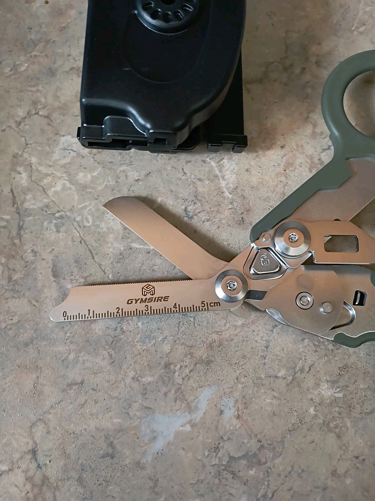 6 In 1 Trauma Shears Multi Tool Compared To Raptor Military Green Carry Case
