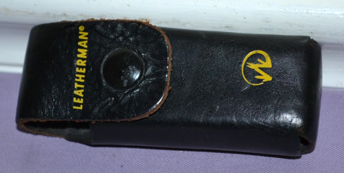 Genuine Leatherman Multi-Tool Black Leather Belt Sheath/Case Only — Good