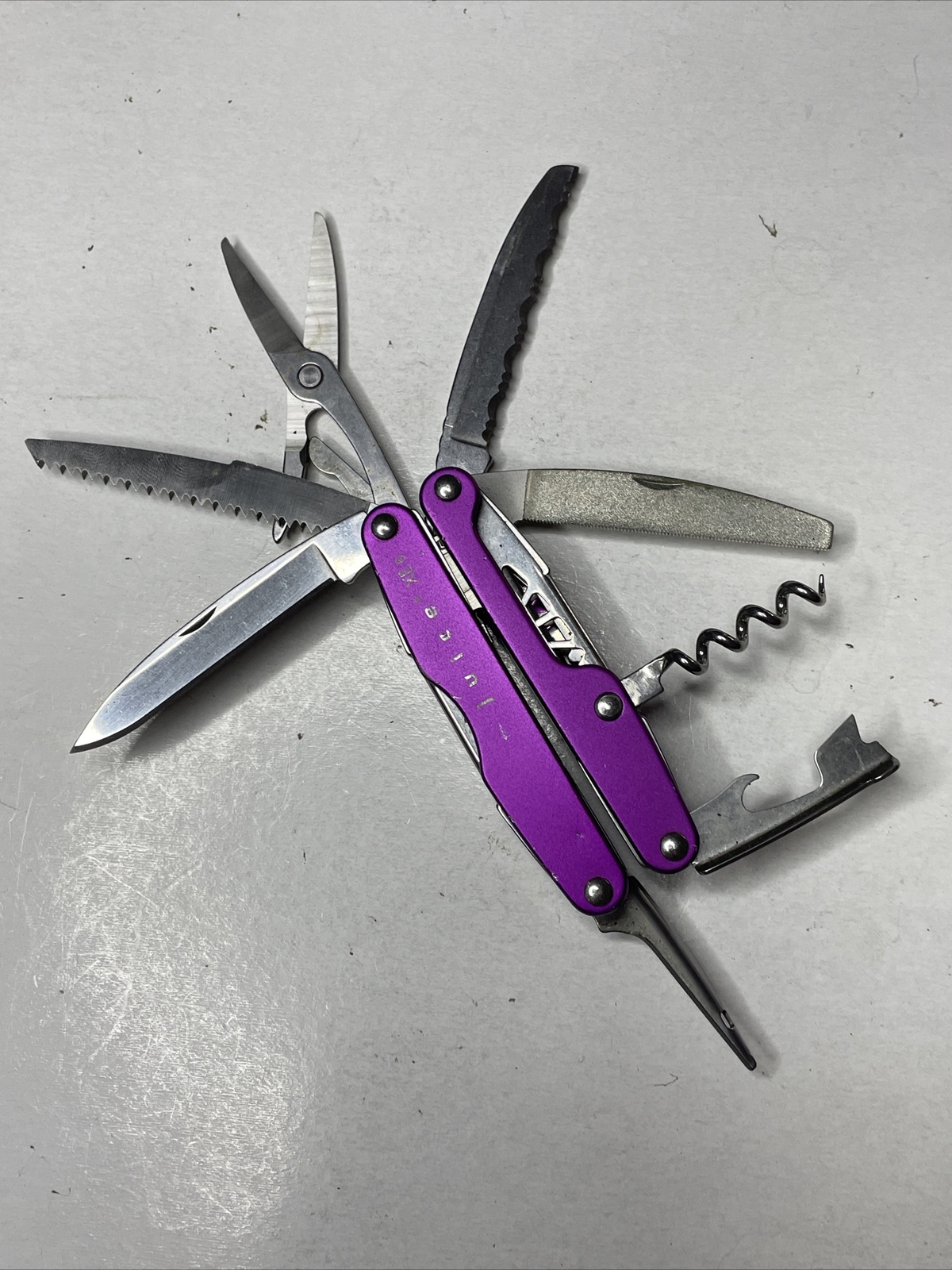 Leatherman Juice XE6 Retired Rare 18 Tools Multitool -Parts or Repair