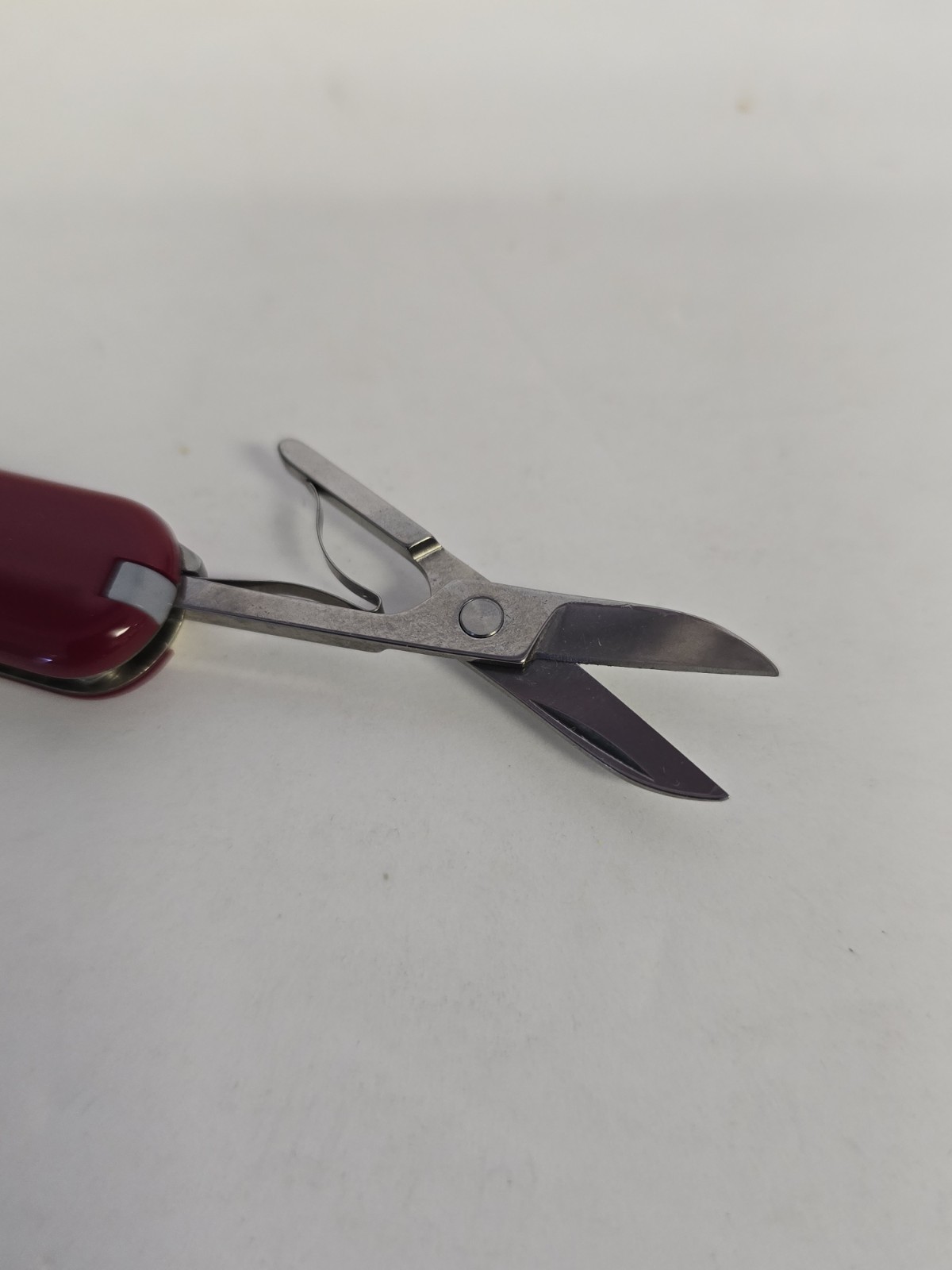 Victorinox Swiss Army Equipped Classic Knife