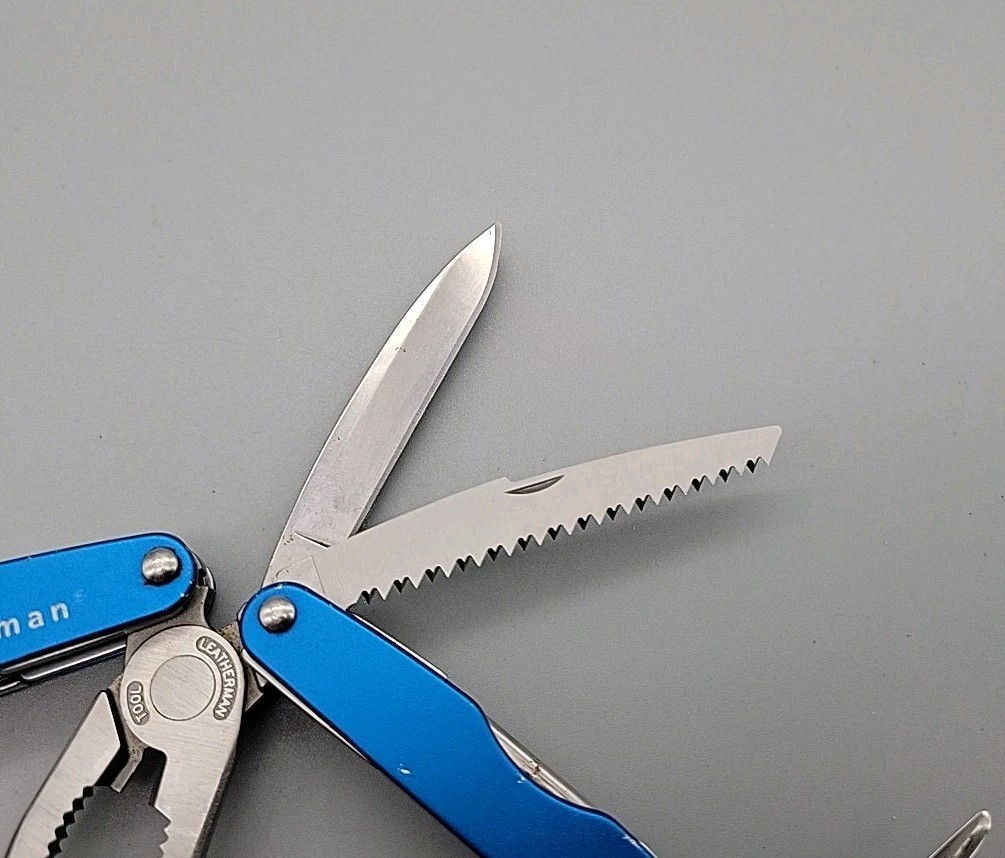 Leatherman JUICE CS4 Multi-Tool – Dated 1102 – Blue – Discontinued