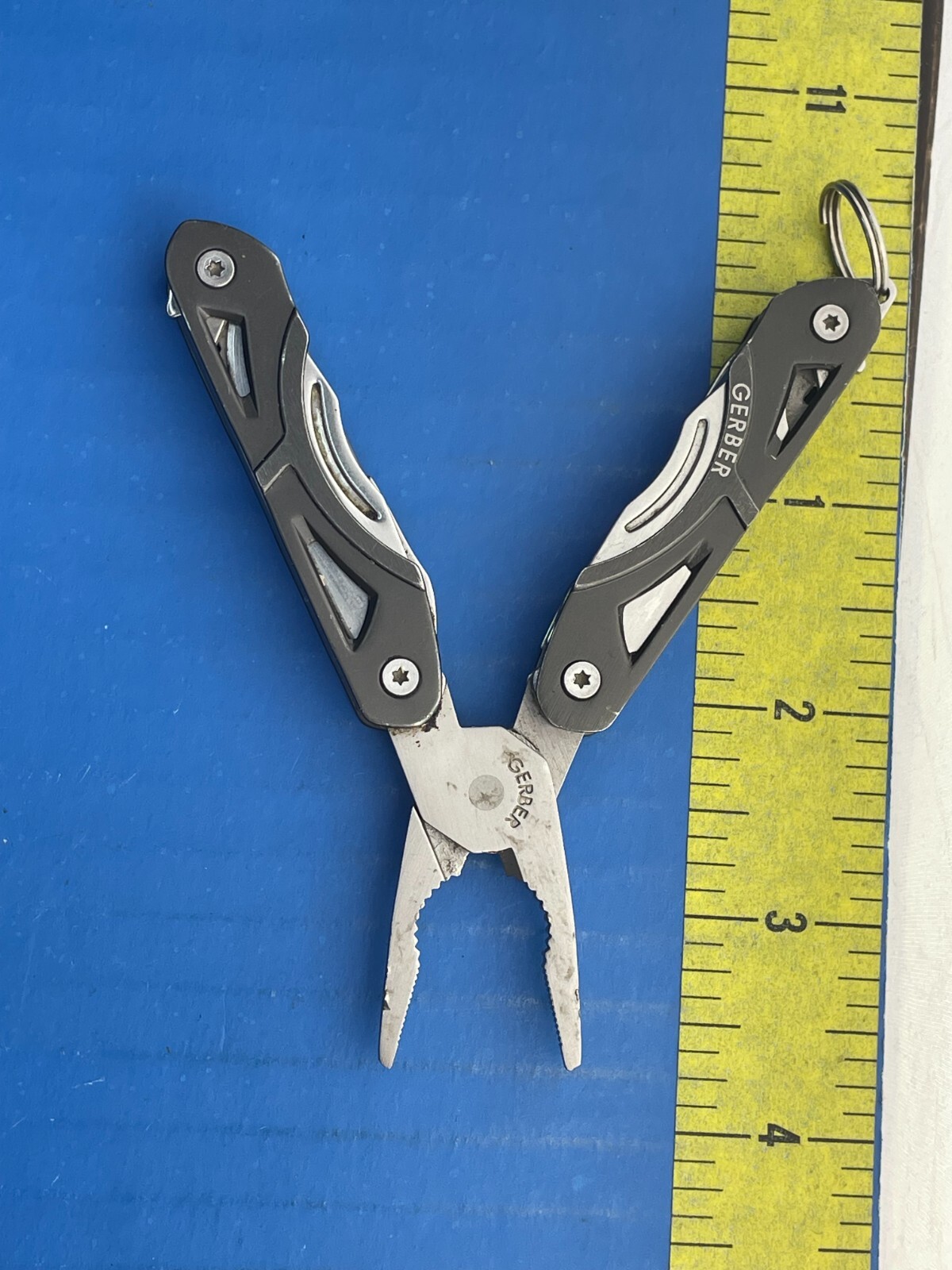 Gerber Clutch Multi-Tool Knife – Nail File – Pliers – Screwdrivers- Tweezer