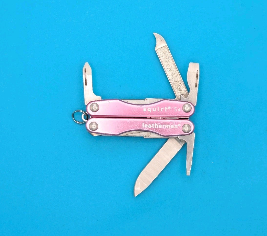 Leatherman “Squirt S4” Stainless Steel Multi Tool – PINK!