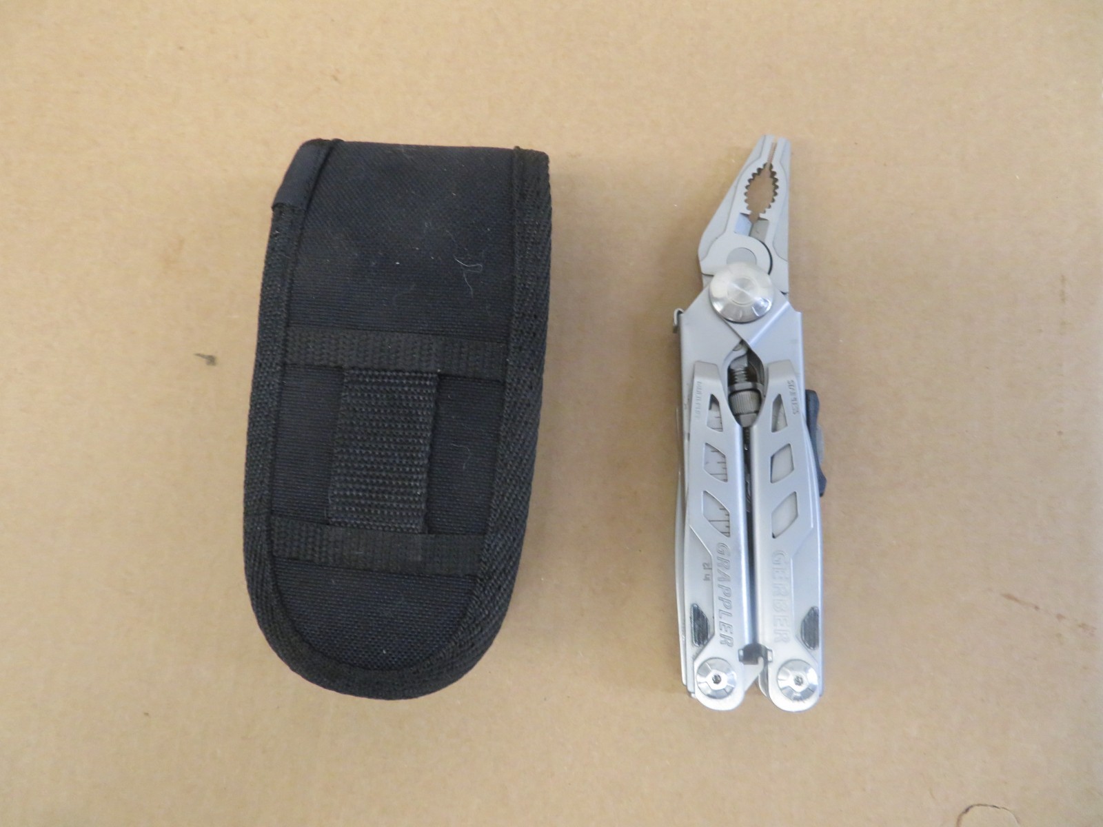 Gerber Grappler Multi-Plier Multi tool w/locking pliers Sheath EC