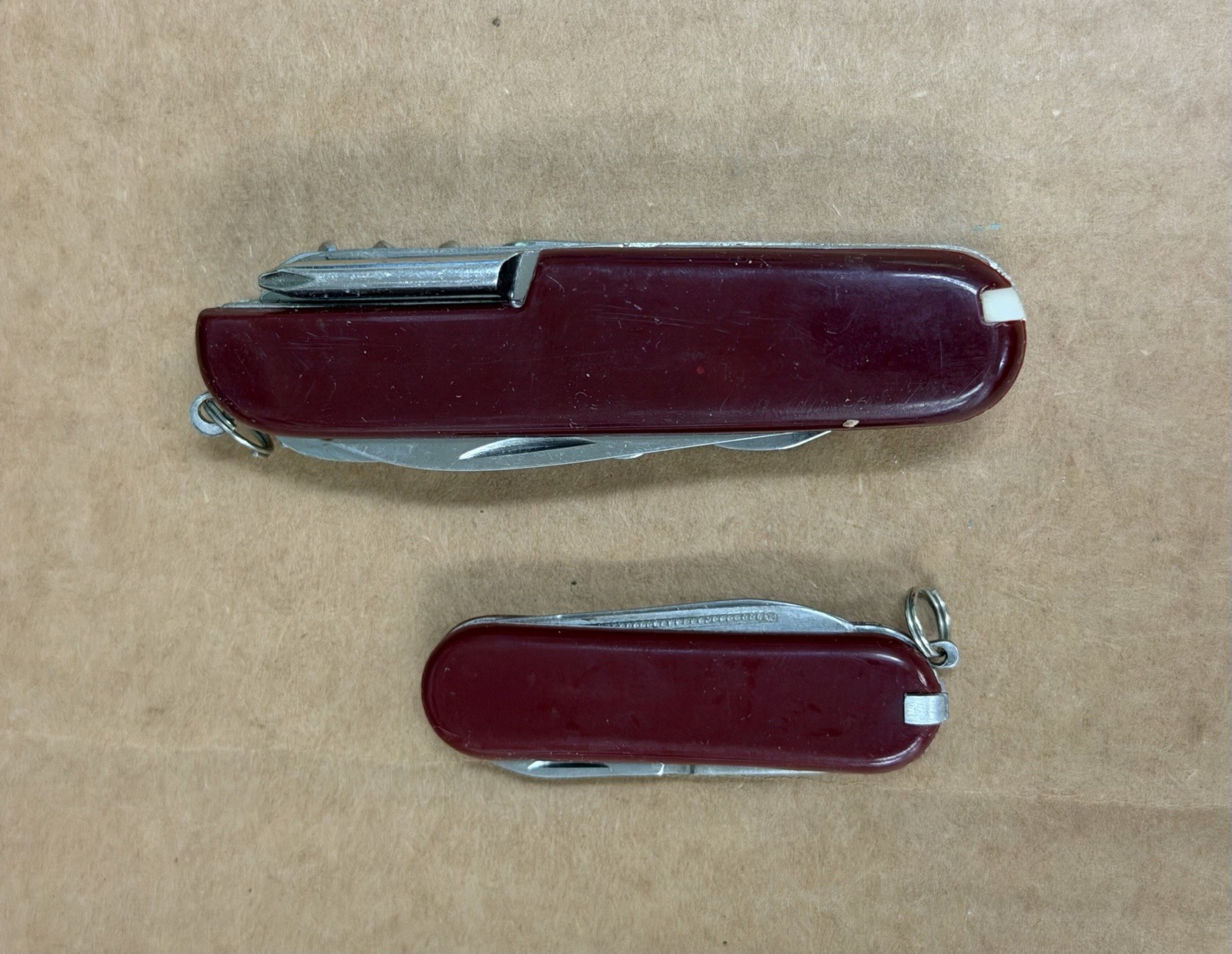 Multi-Tool Pocket Camp Knife Red, 11 in 1 Tool 3 1/2″ + 2 1/4” 3 in 1 Knife