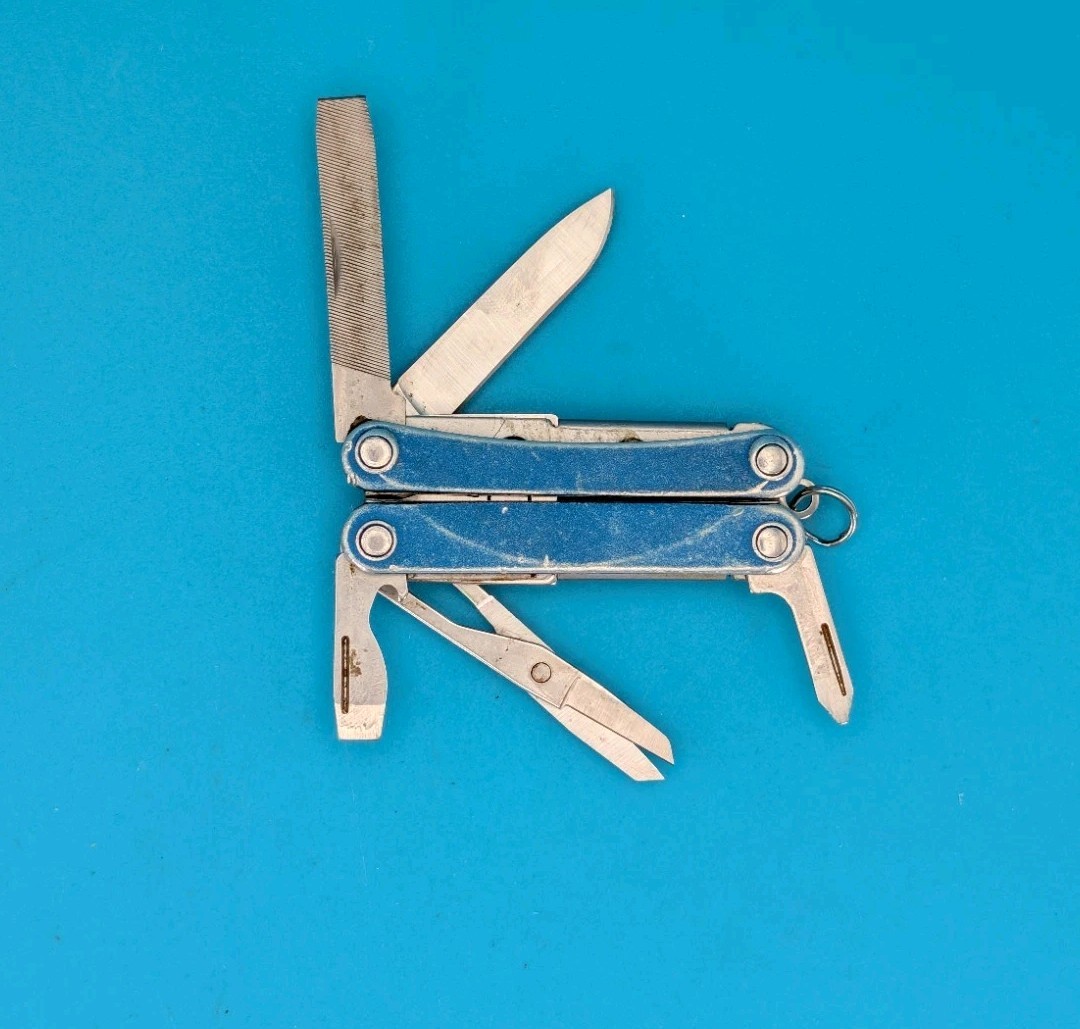Leatherman SQUIRT PS4 Multi-Tool With Pliers Scissors Knife BLUE!