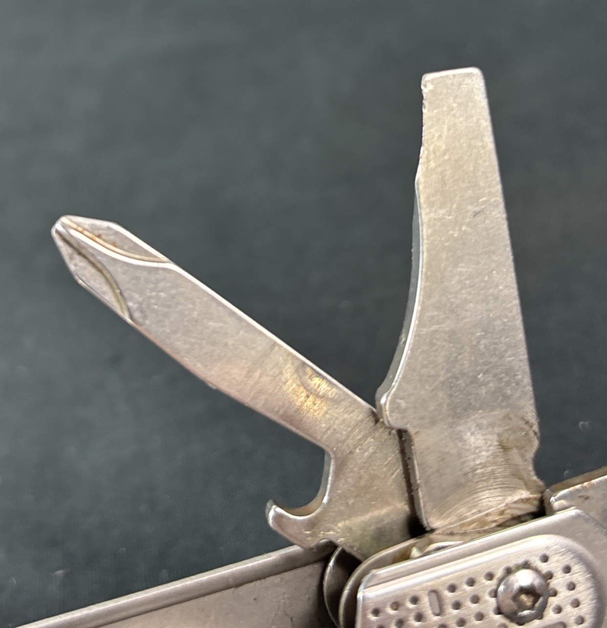 Leatherman Free P2 Multitool (READ)