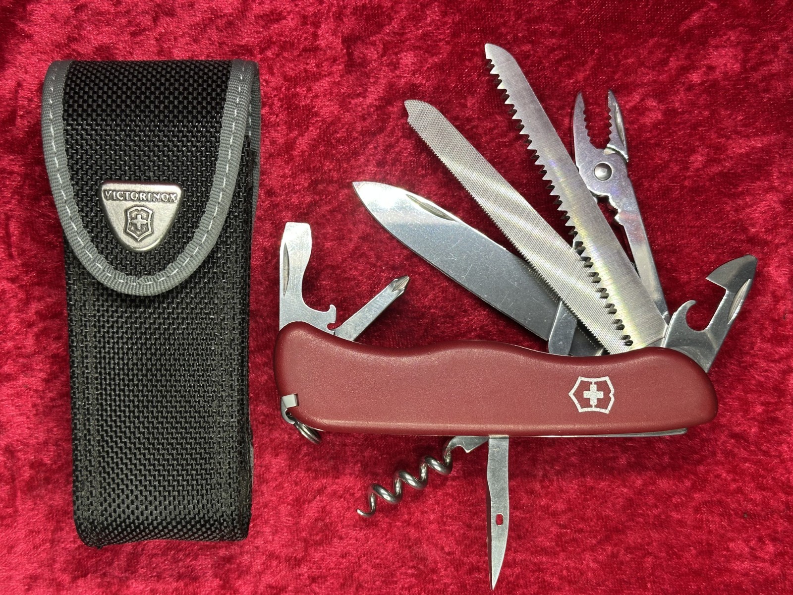 Victorinox Tradesman Red Large Swiss Army Knife 111mm 12 Tool w/Sheath (622)