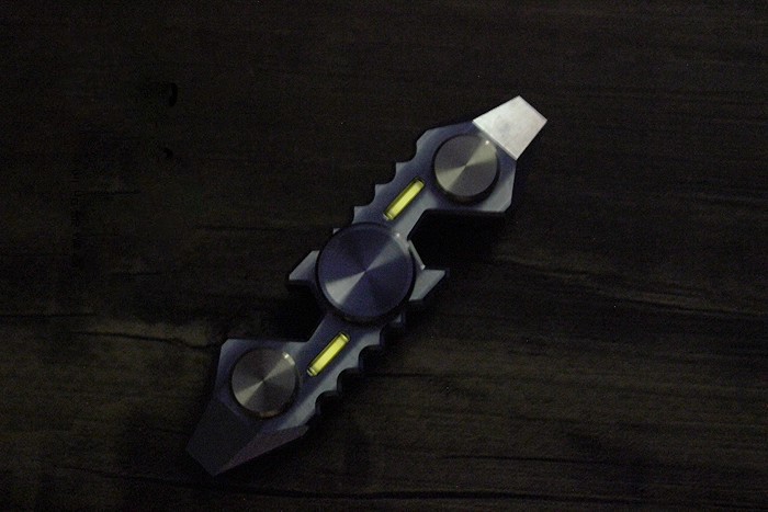 Titanium+Brass Hand Twisting Spinning Top Crowbar Bottle Opener Spinner Gyro Toy