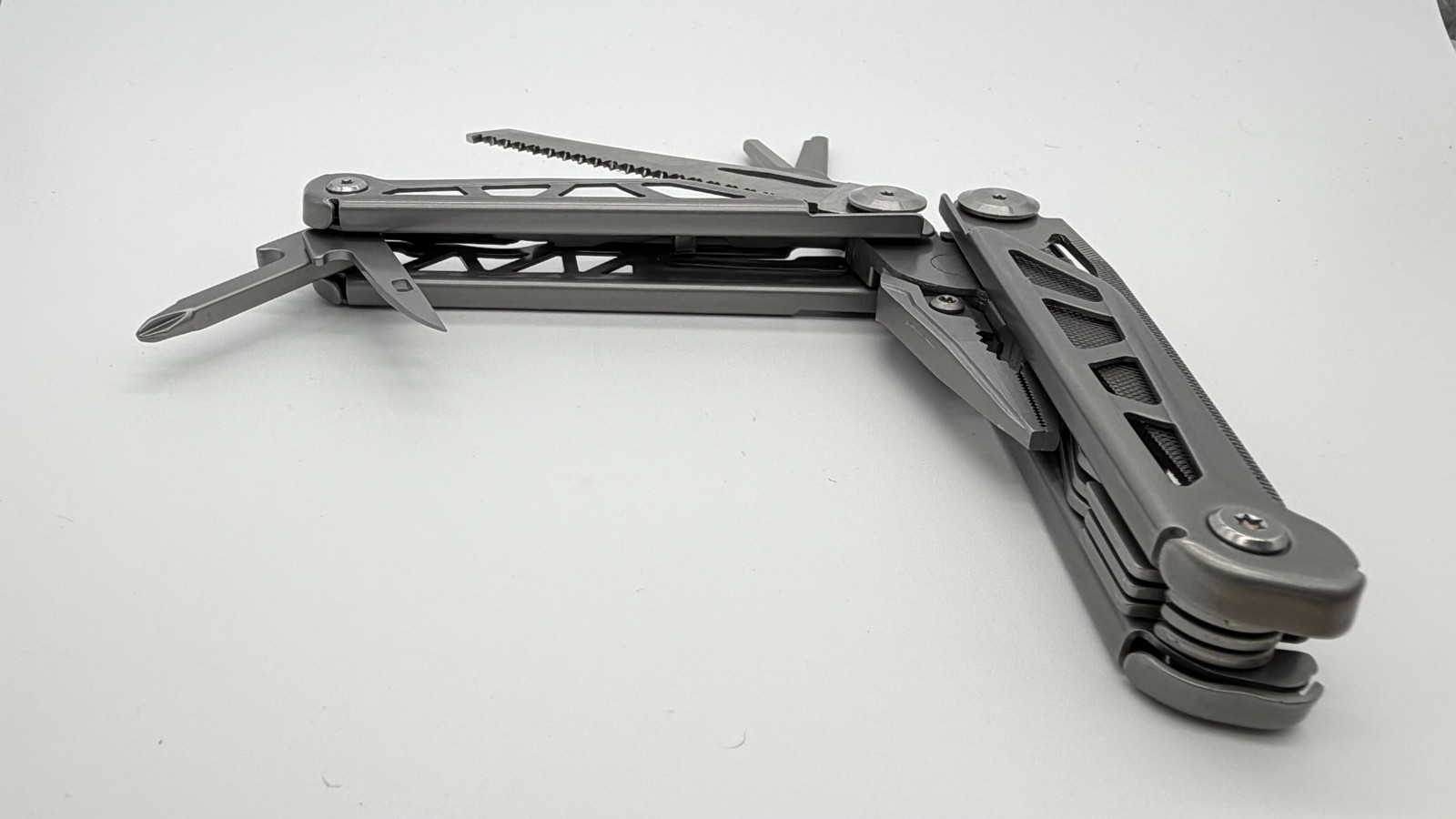 PERWIN 17-in-1 Multi-Tool Pliers Pocket Knife Saw Scissors File Self-Locking EDC