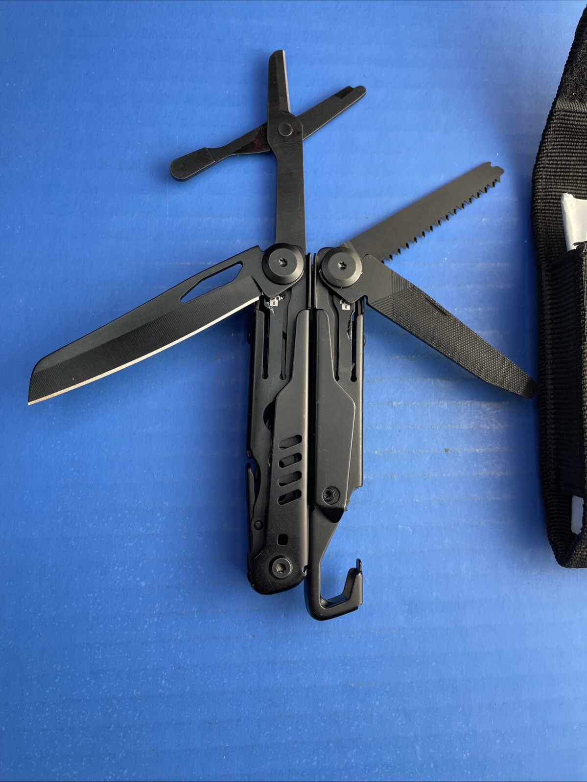 FLISSA 15-in-1 MultiTool Pliers Portable Survival Compact Folding Pocket Knife