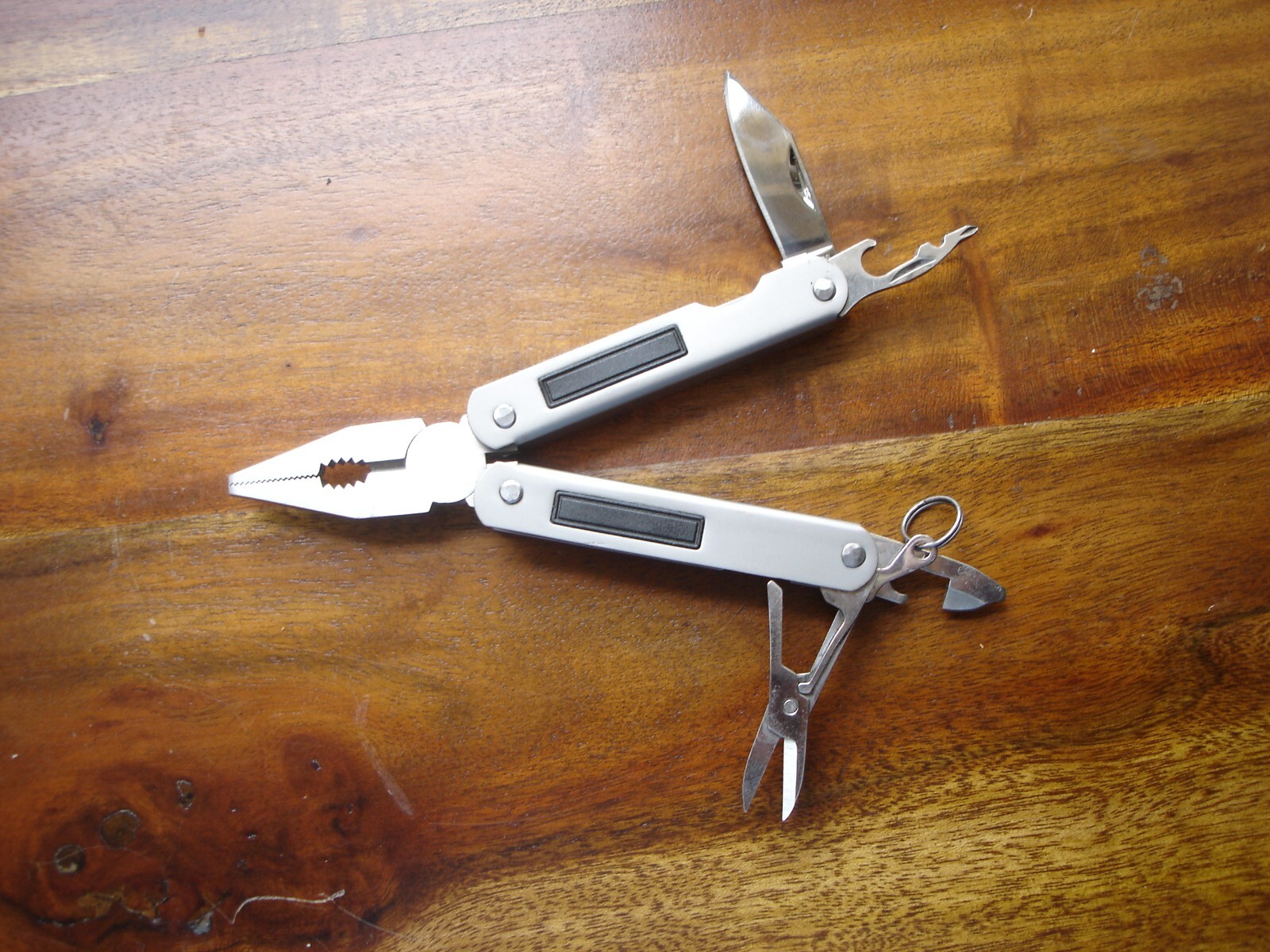 Eddie Bauer Travel Camping Multi-Tools +5 Manicure Set+3 & Led Light