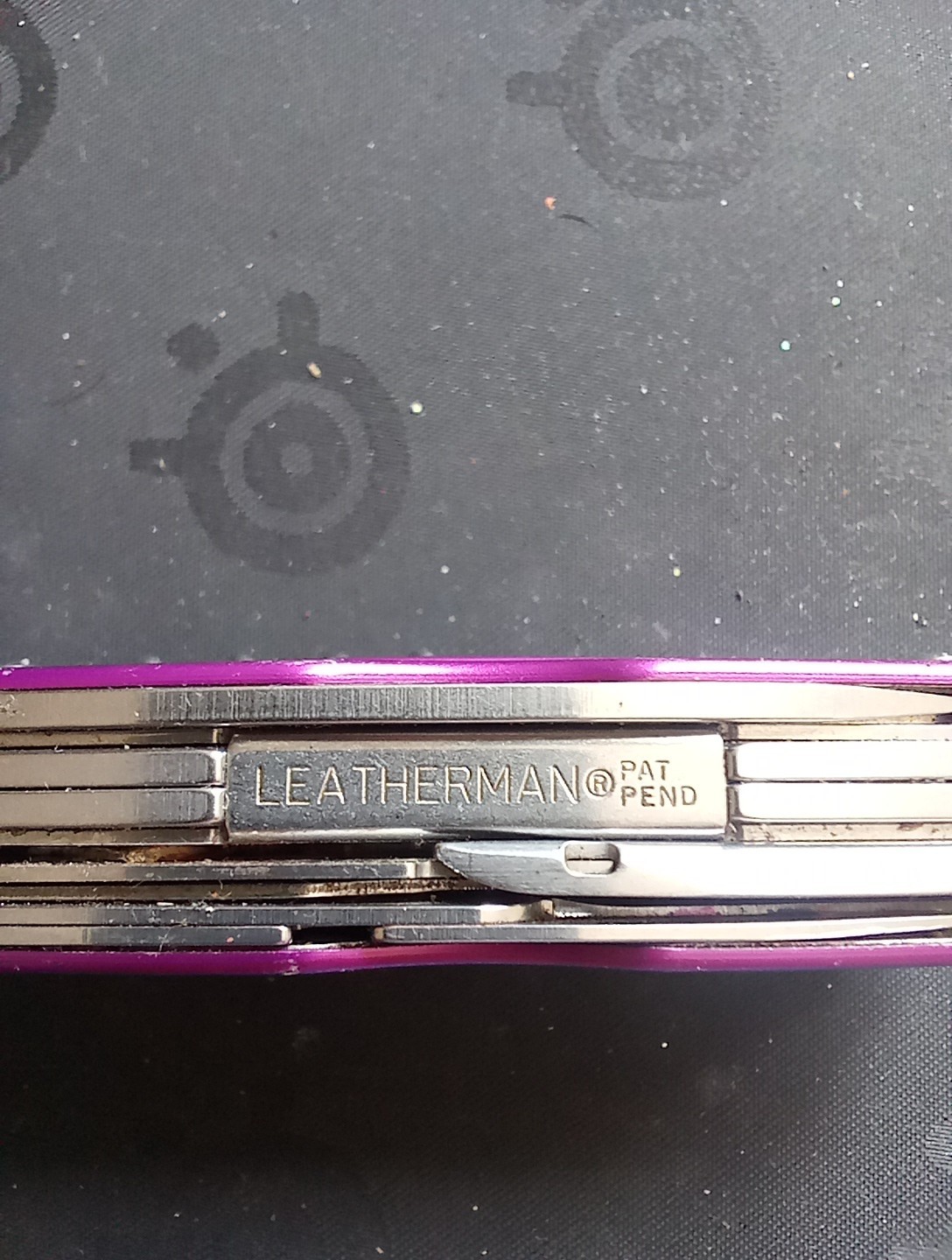 RARE Retired Leatherman Juice XE6 Thunder Purple 18 Tools