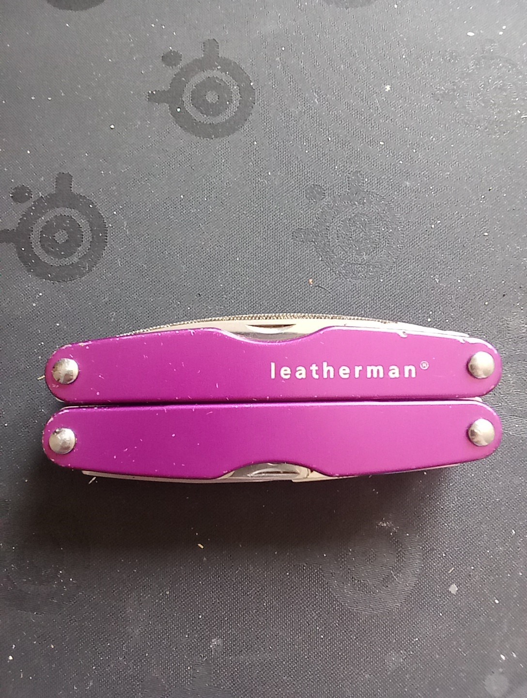 RARE Retired Leatherman Juice XE6 Thunder Purple 18 Tools