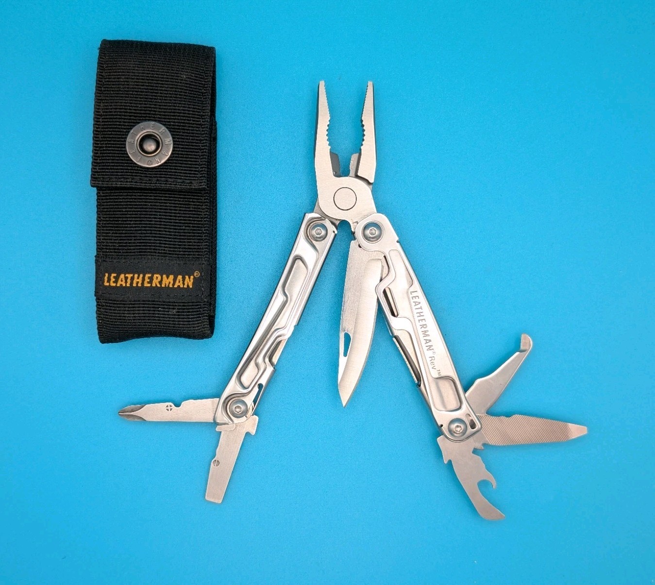 Leatherman Rev 3.8″ Multi-Tool, Stainless! With Sheath!