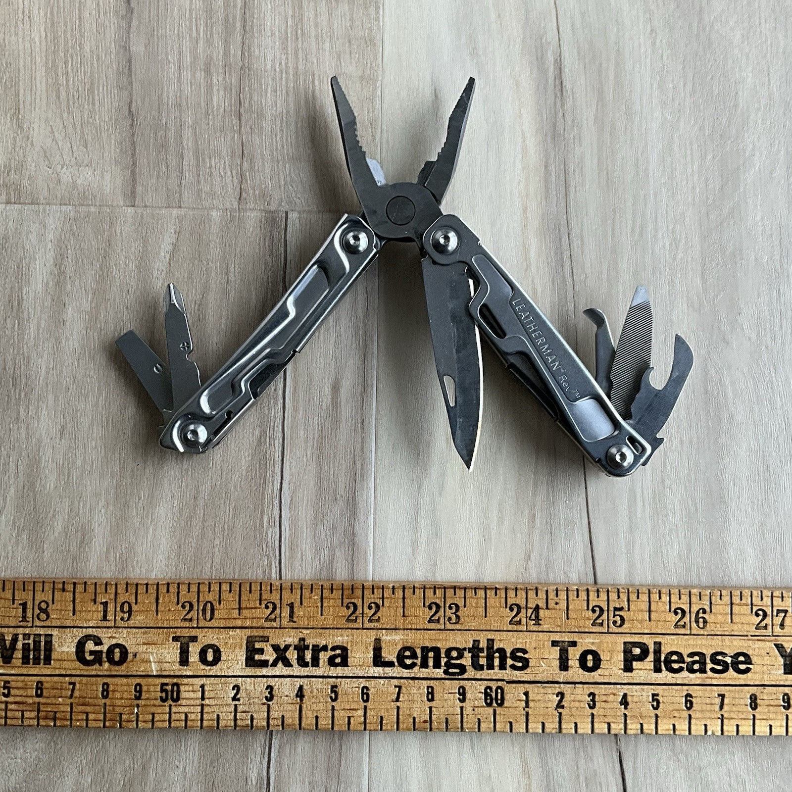 Leatherman Rev Multi Tool W Belt Clip Date Code 0820 (Aug 2020) Good Condition