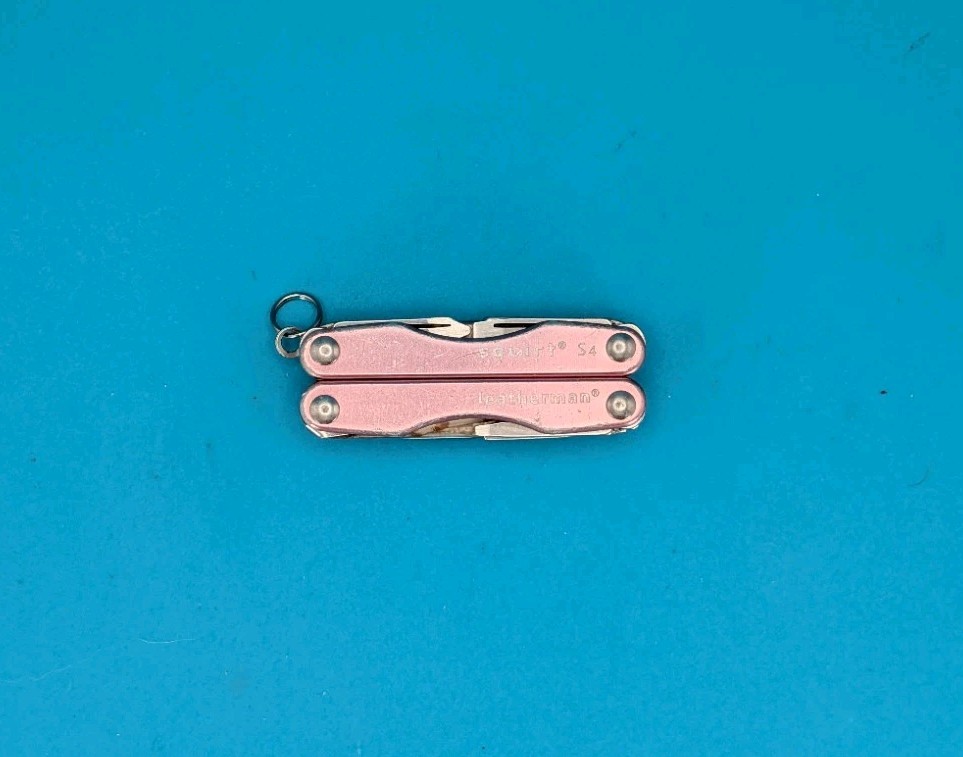 Leatherman Squirt P4 Multi-Tool, Key Ring, Retired, PINK!