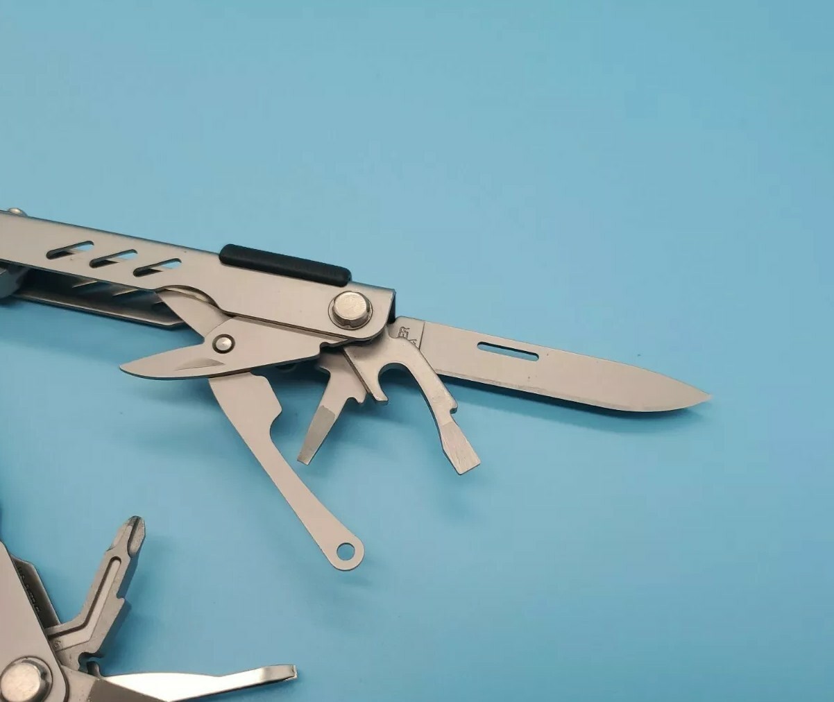 Gerber Fisherman MP400 Multi Tool Silver Compact w/ Sheath *RARE* *DISCONTINUED*