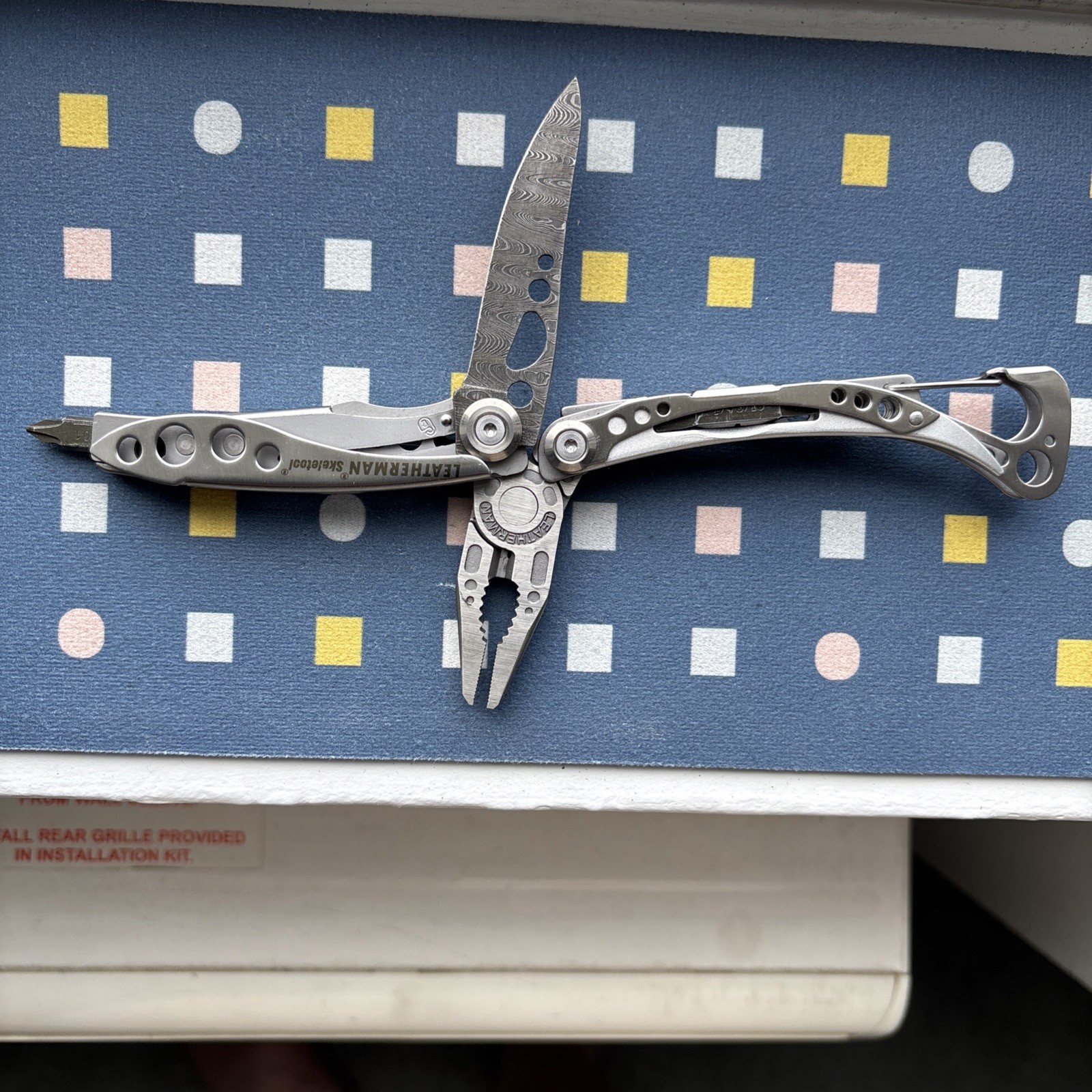 Leatherman Skeletool Multi-Tool – Damascus style Blade
