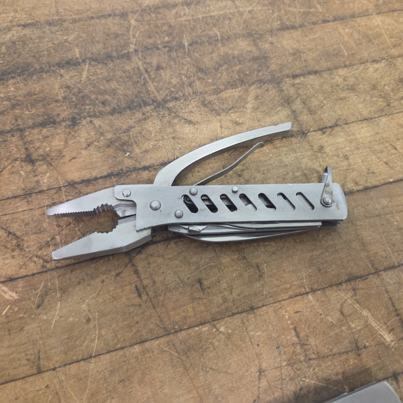 ALLTRADE POCKET MULTI TOOL SET WITH CASE 11 FUNCTIONS STAINLESS