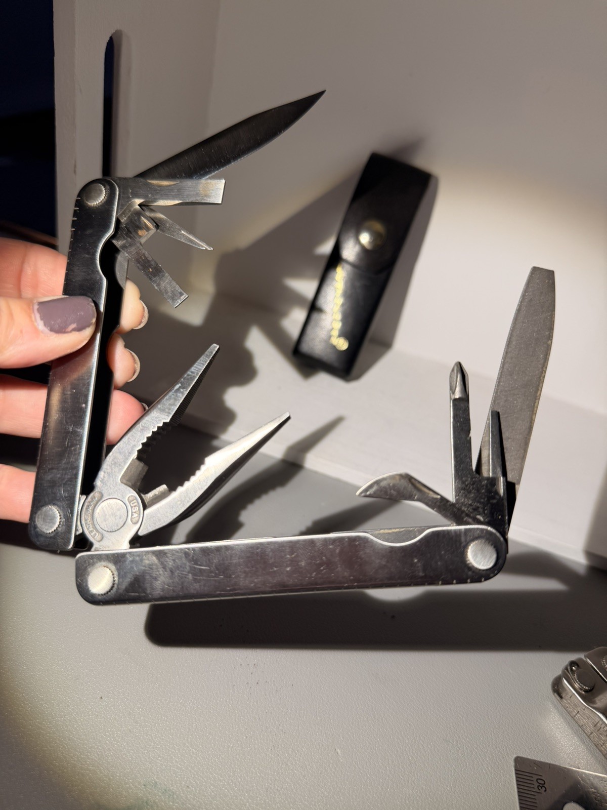 Leatherman Pocket – USA Multi-Tool w/ Leather Sheath plus Skeletool + sheath
