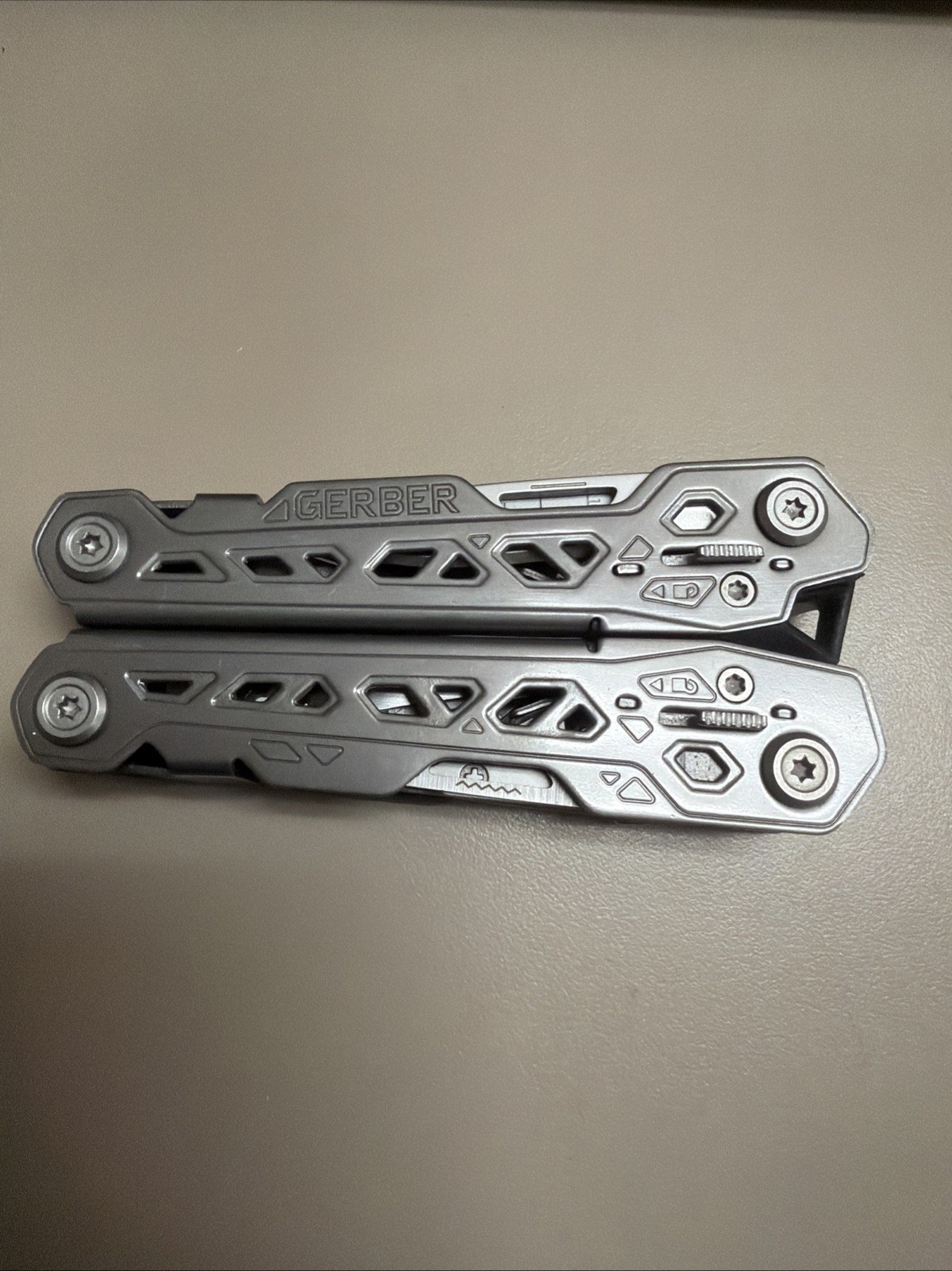 Gerber Truss 17-in-1 Multi-Tool Needle Nose Pliers with Sheath EDC Camping Gear