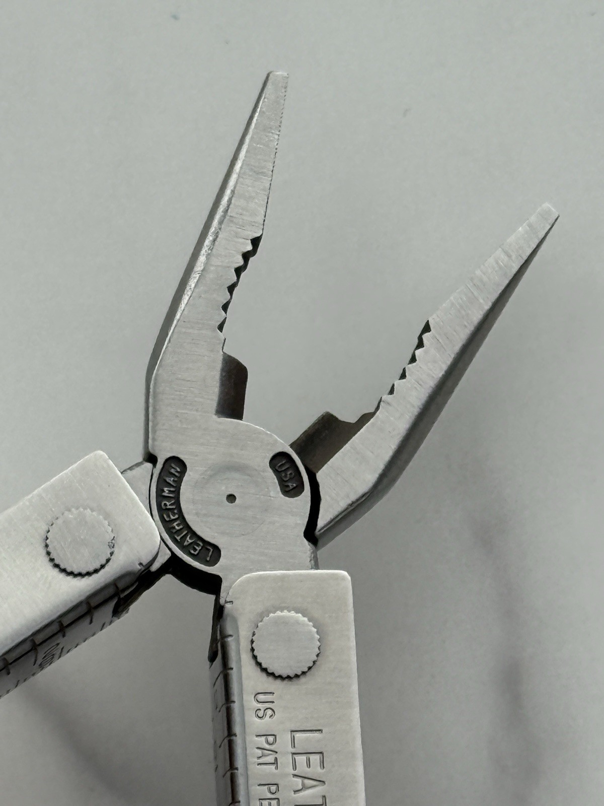 Leatherman MINI TOOL multitool. US PAT PEND w/Pliers Precision Alignment Hole!