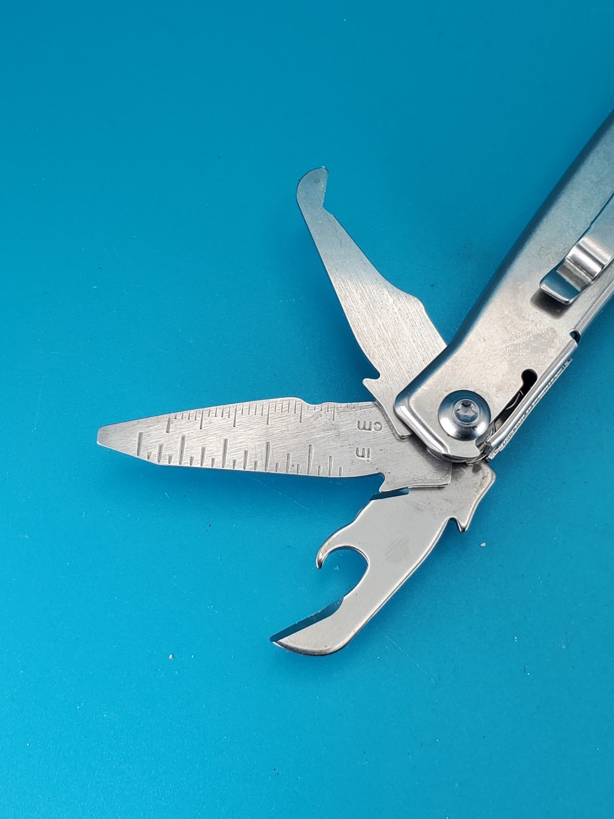 Leatherman Rev 3.8″ Multi-Tool, Stainless! *SOME RUST ON ITEM*