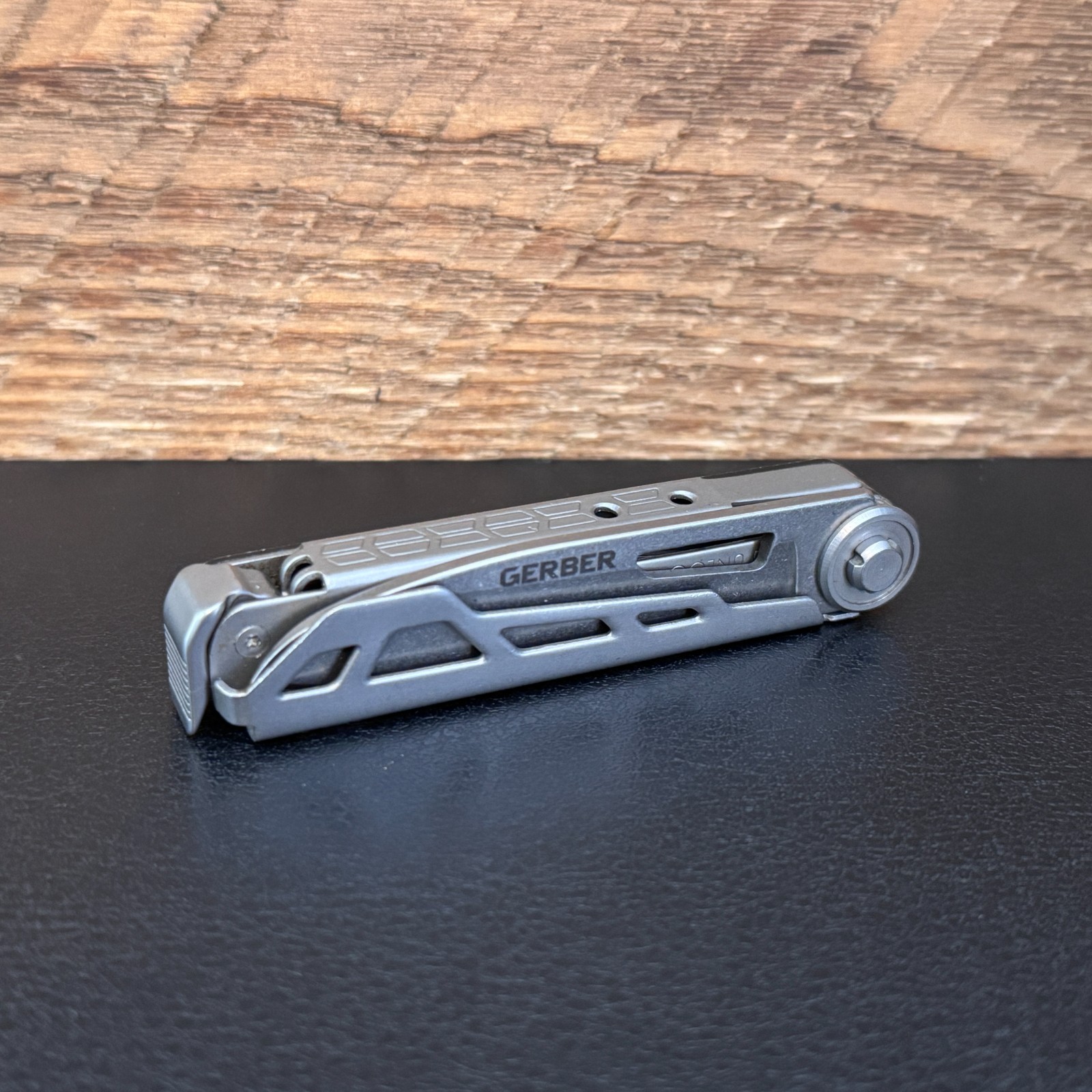 GERBER Gear ARMBAR Drive 8-in-1 Pocket Knife Multi-Tool, Black/Silver 8970521A