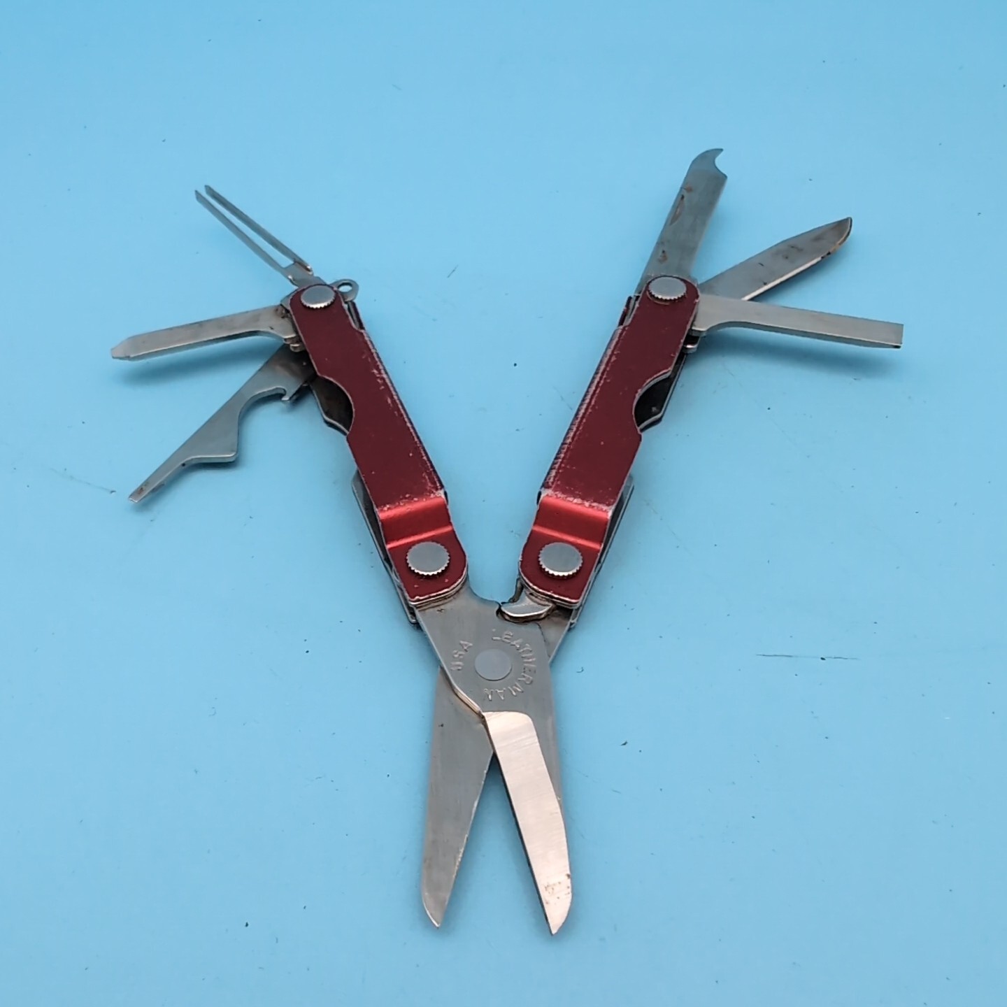 Leatherman MICRA Multi-Tool RED Scissors Knives Tweezers MORE Q69