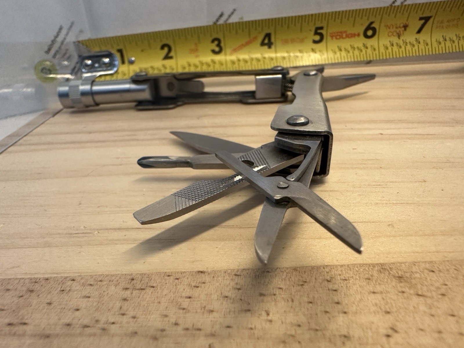 Brookstone 7 in 1 Mini Multitool With Knife Scissors And Pliers Needs Bulb