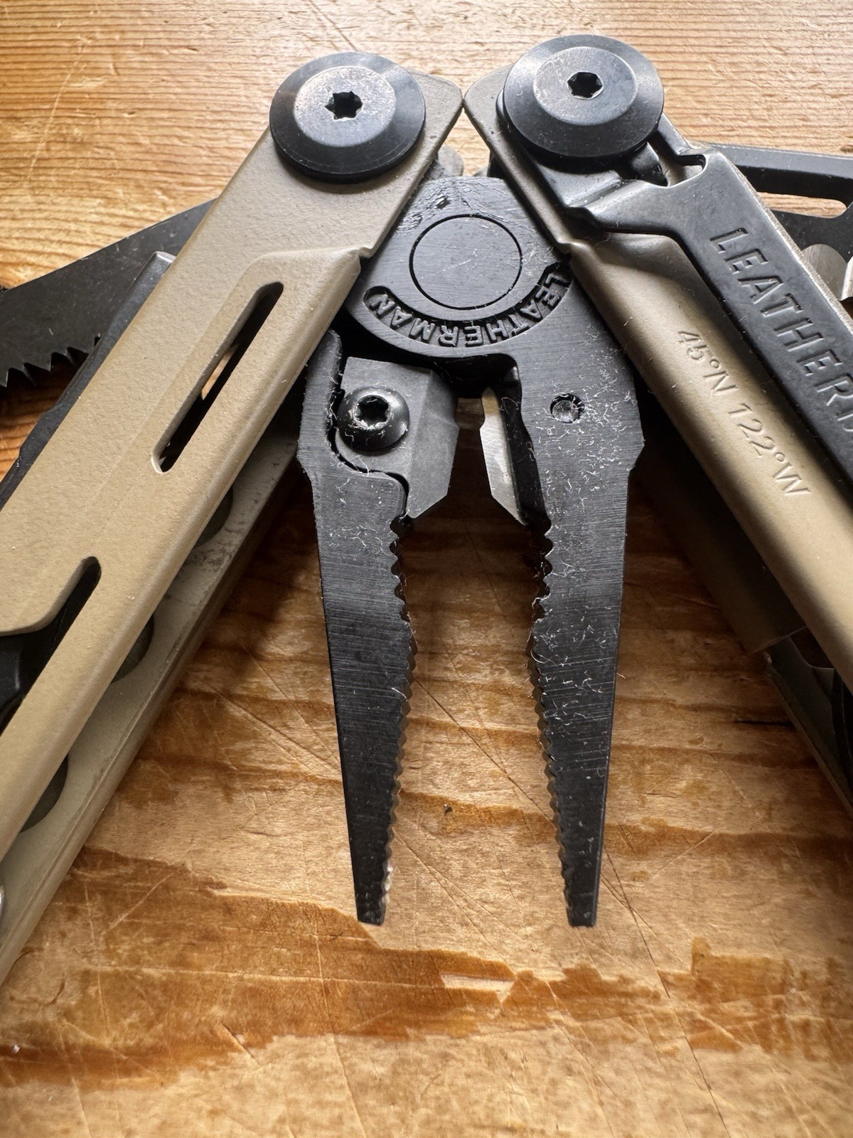 Leatherman Signal Multitool Coyote Tan Black Oxide – Factory Replacement NEW