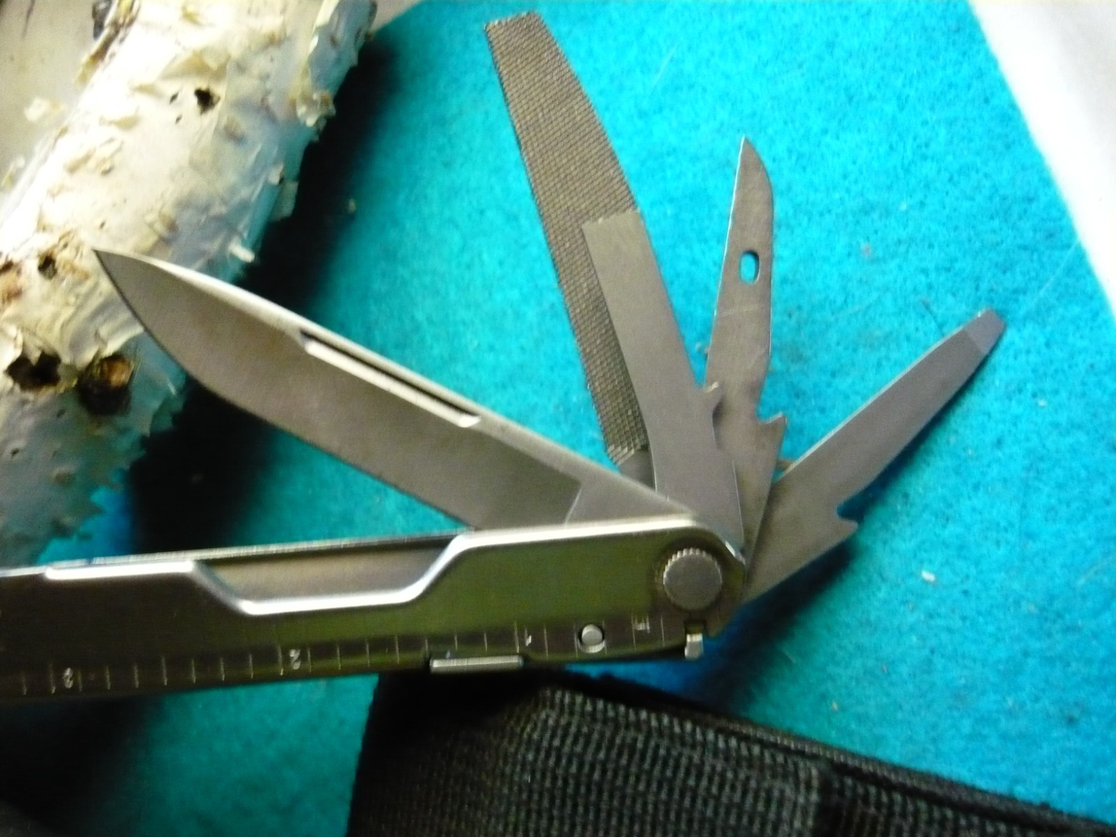 ***Leatherman Rebar Stainless Steel Multi Tool with Sheath***