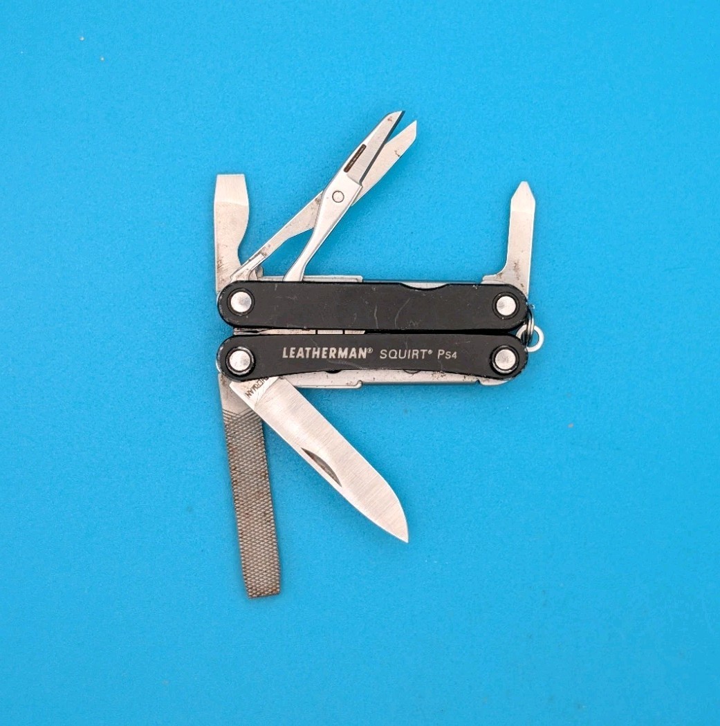 Leatherman SQUIRT PS4 Multi-Tool! BLACK! *broken scissors spring*