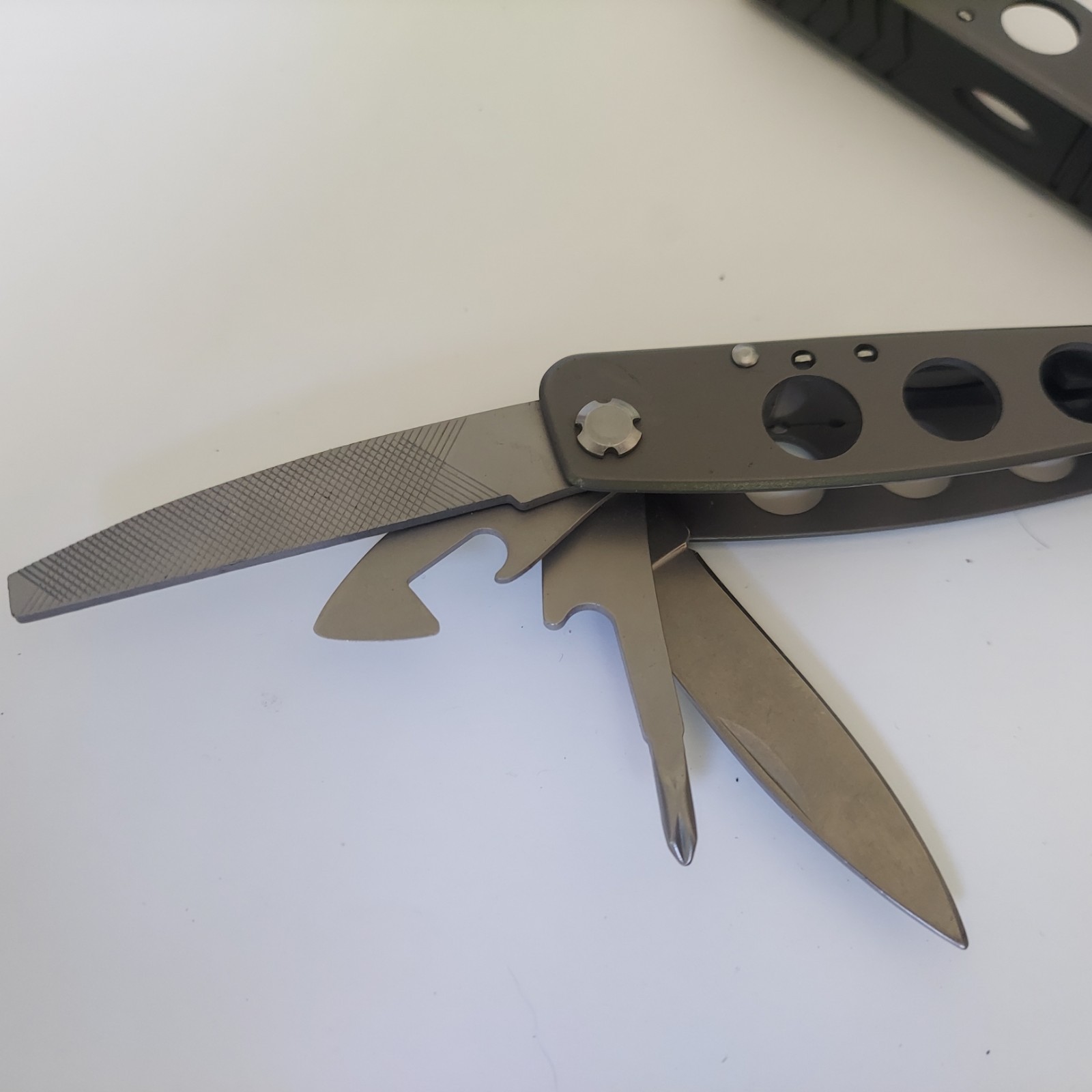 SCHRADE ST10 Stainless Steel Multi Tool with Belt Sheath