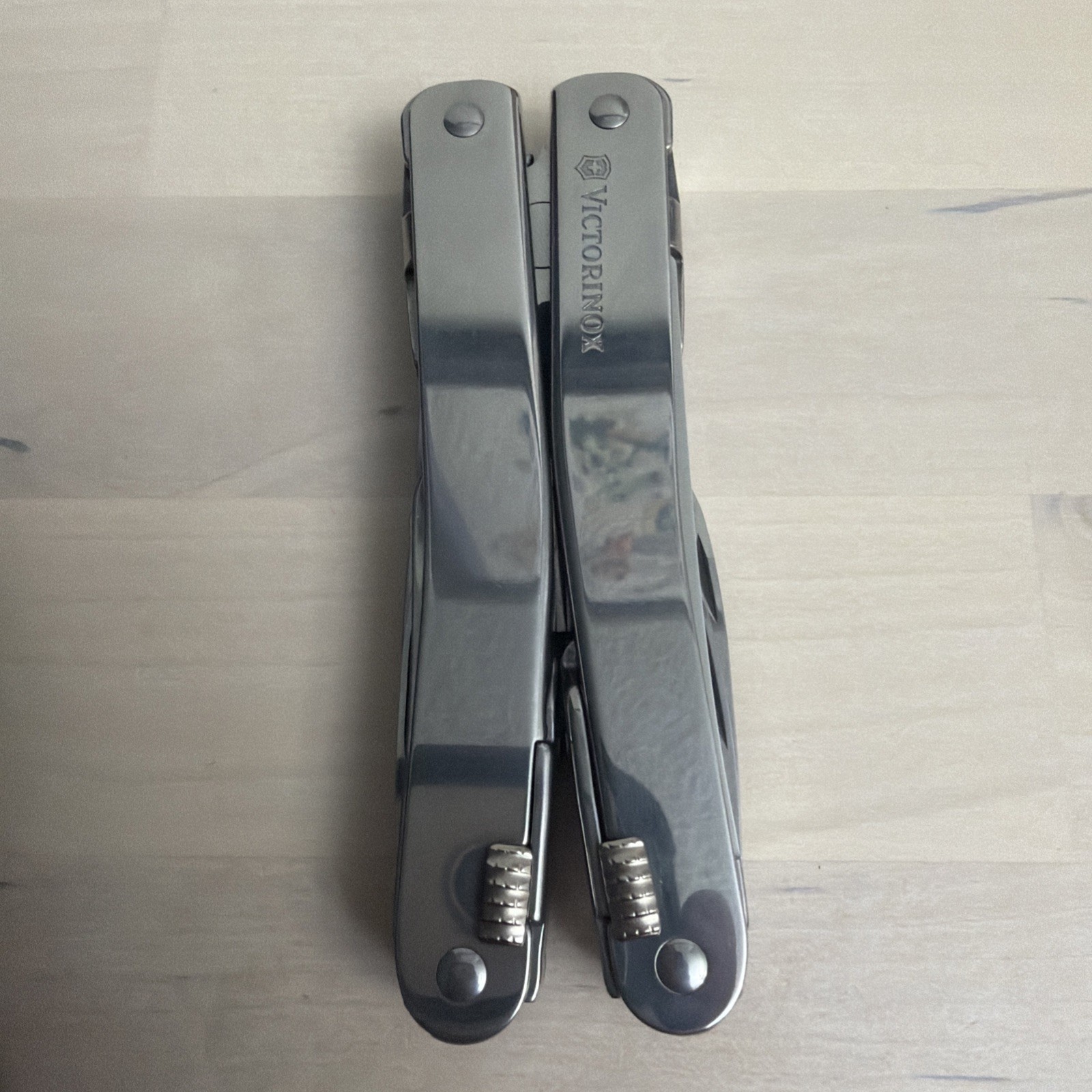 Multi Tool 24 Function Swiss Made with Locking Blade L Pouch Victorinox