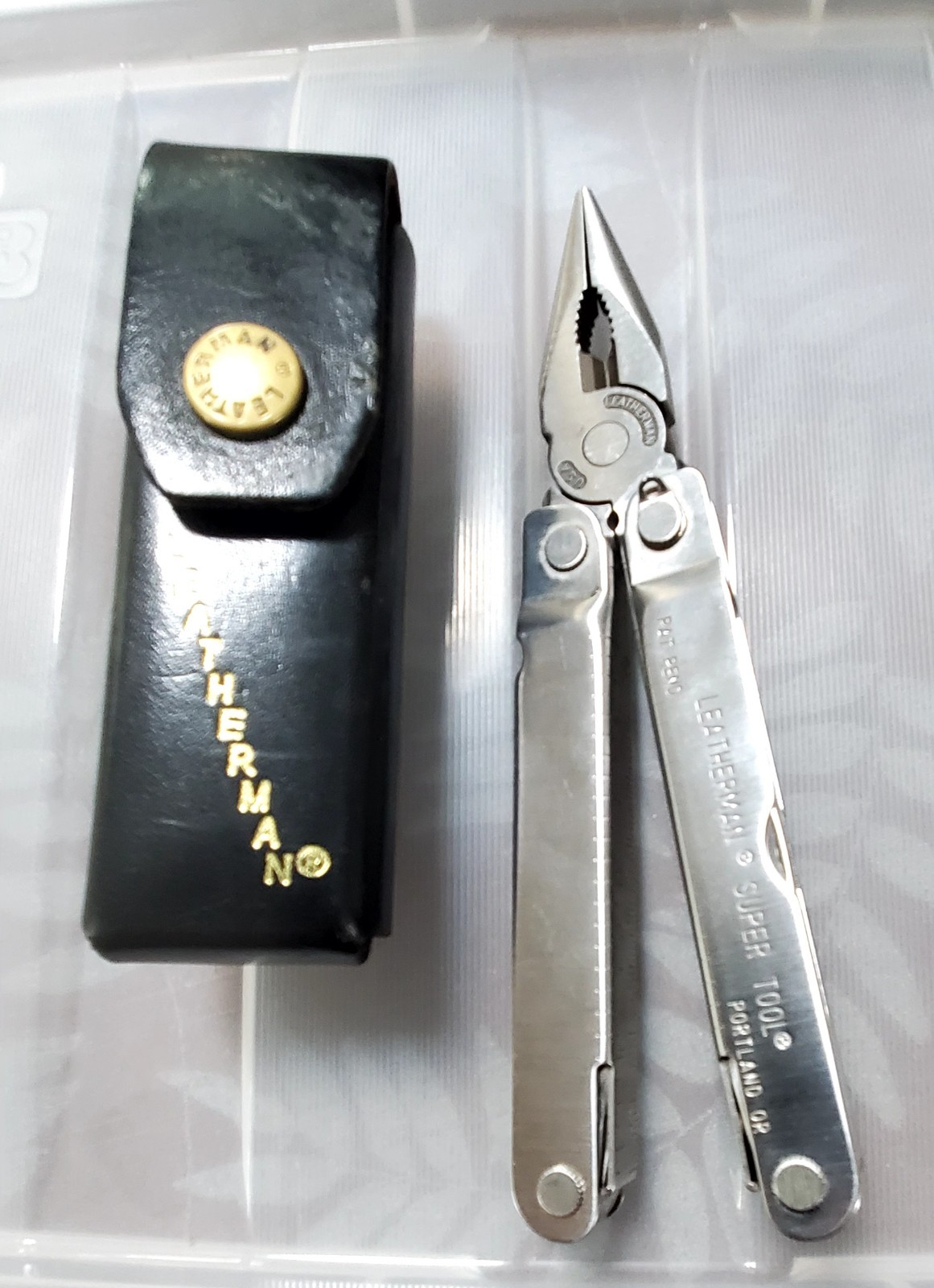 LEATHERMAN SUPER TOOL WITH LEATHERMAN SHEATH