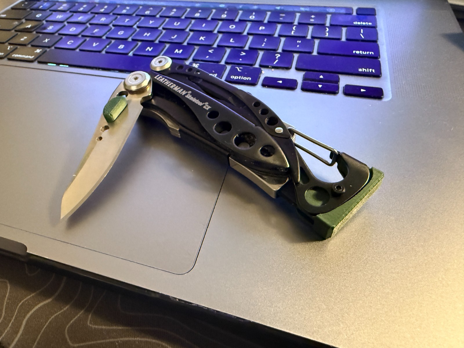 Hammer Head & Thumb Stud Upgrade for Leatherman Skeletool – Glow-in-the-Dark