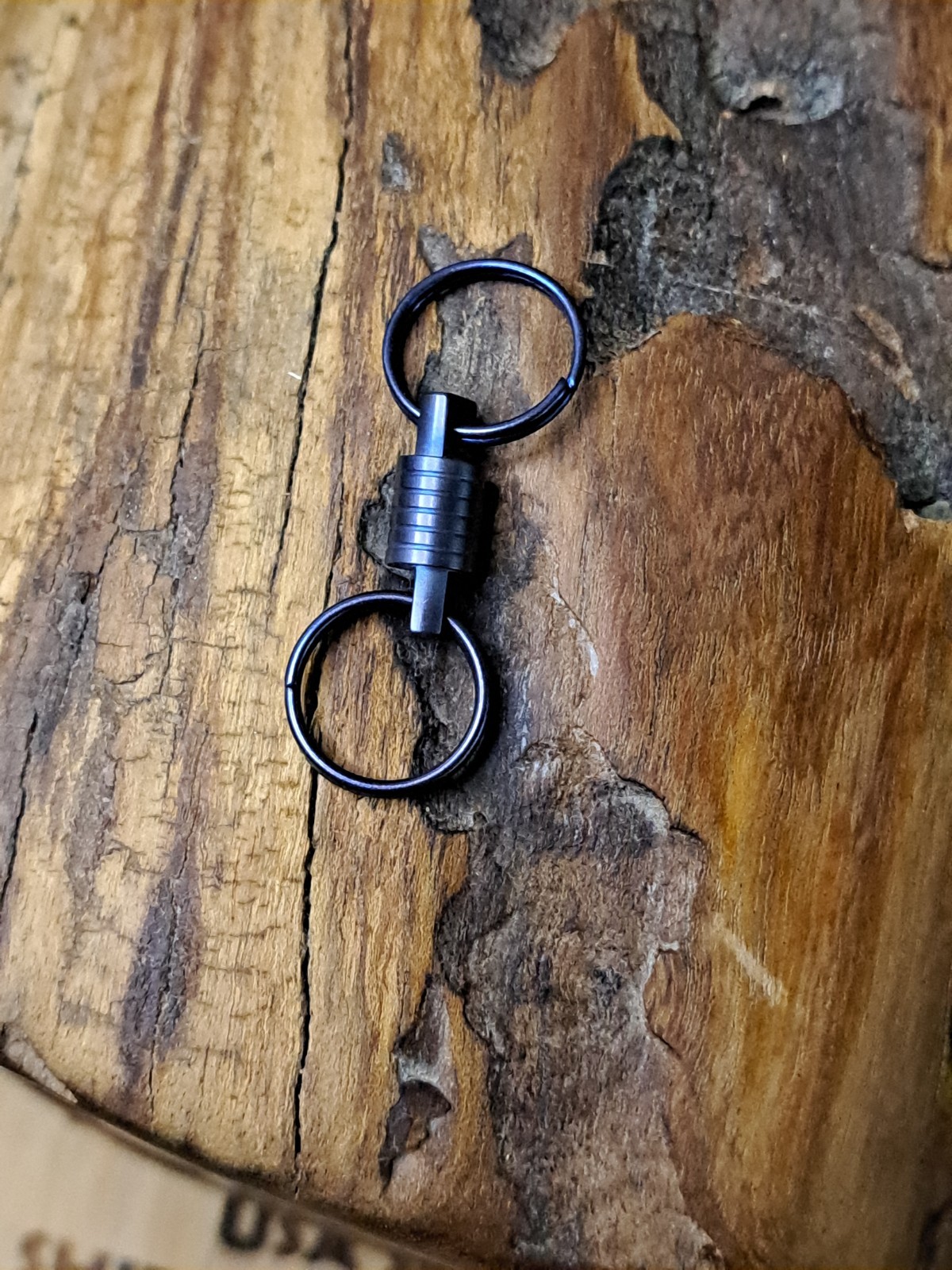 Pro Mini Series Anodized Titanium Swivel With 15mm Titanium Keyrings