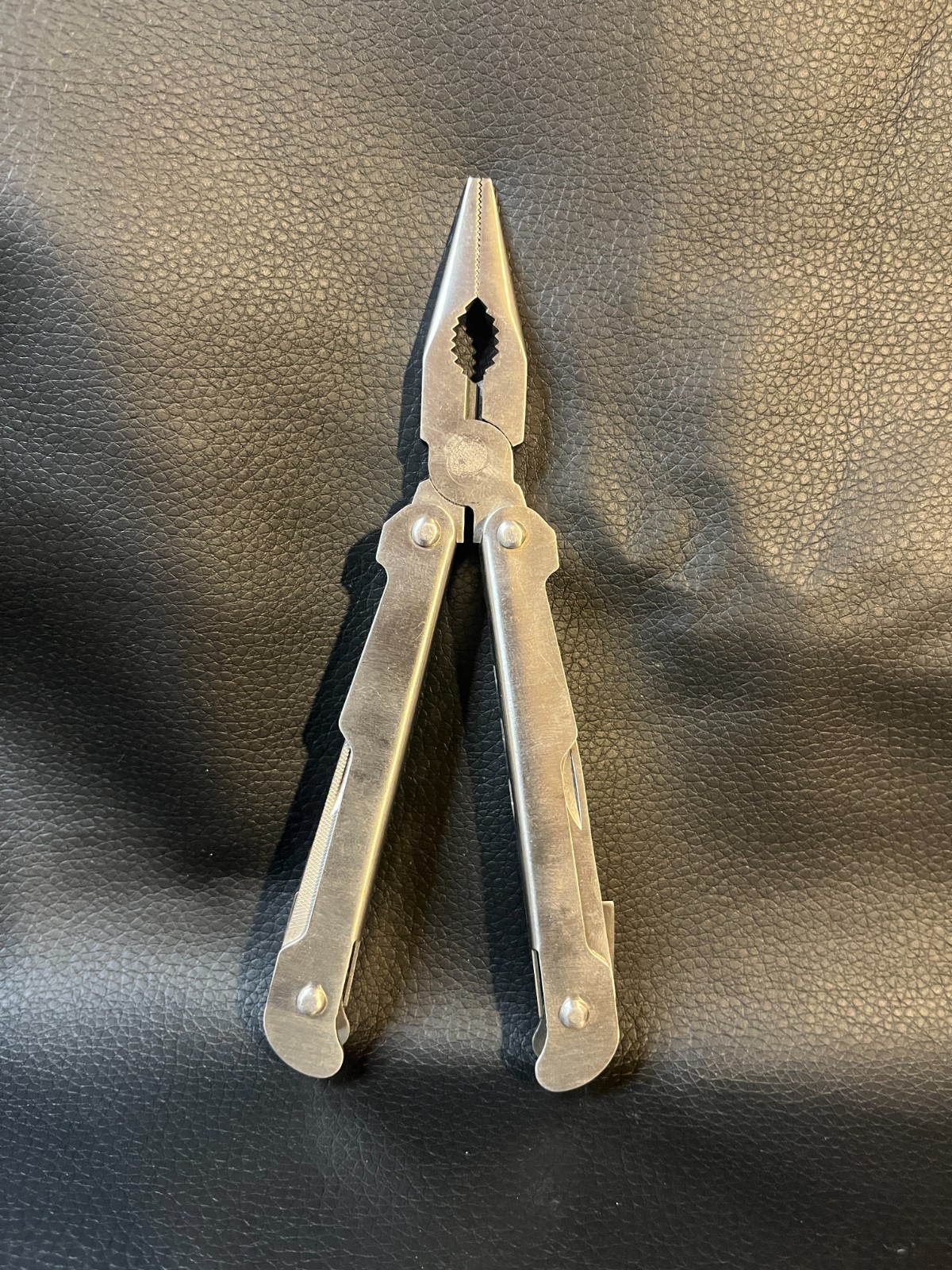 UNBRANDED STAINLESS STEEL MULTI TOOL PILERS KNIFE SCALER SCREWDRIVER