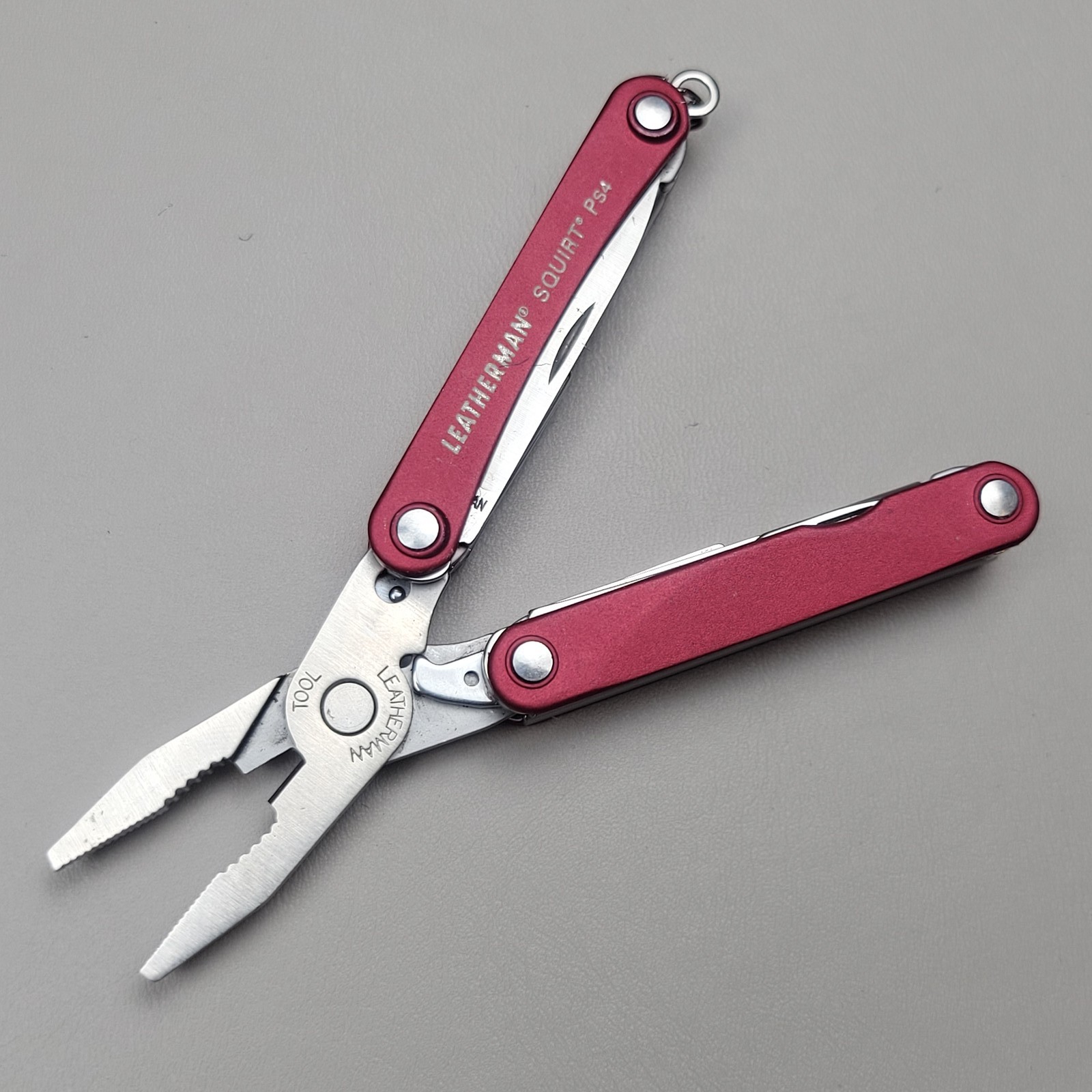 Leatherman Squirt PS4 Red Keychain Multi Tool Pliers Pocket Knife