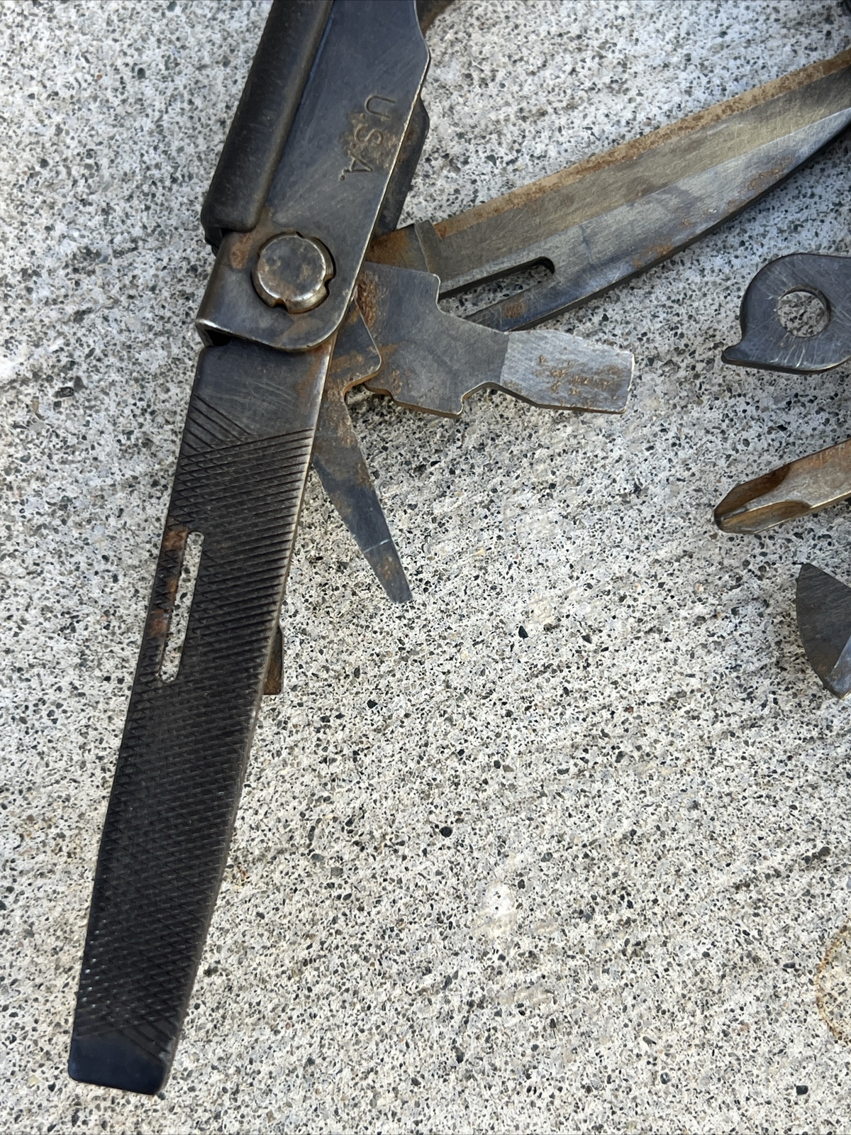 Gerber MP600 Multi-Tool Multi-Plier Black Oxide ( See Pictures )