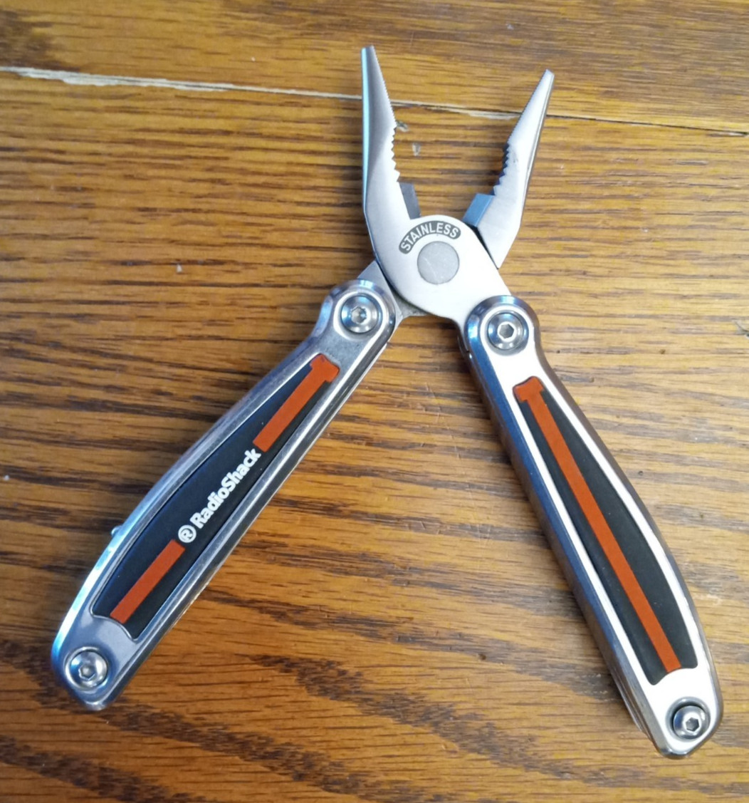 Radio Shack Stainless Steel Multi-Tool w/ 11 Tools. Pocket Knife. Rubber Grip