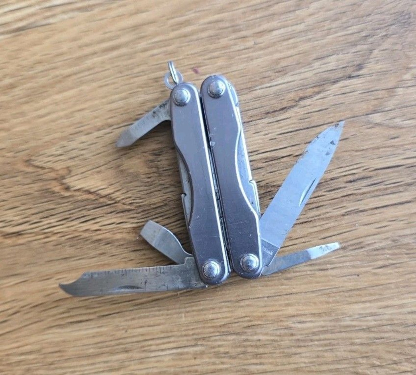 Leatherman Squirt S4 Gray Silver Knife with Original Tweezers Retired Multi-Tool