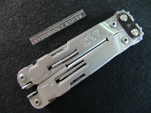 SOG POWER ACCESS DELUXE–MULTI TOOL–w/ SOG HEAVY DUTY MOLLE SHEATH–NEAR MINT