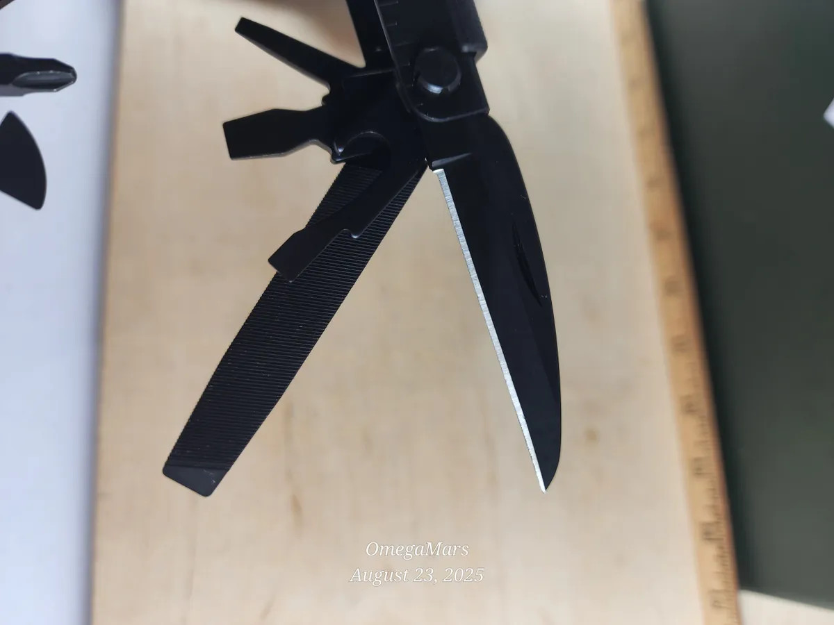 Gerber MP 600 Looks/feels brand new, w/sheath. #MP3 (MSRP 105)