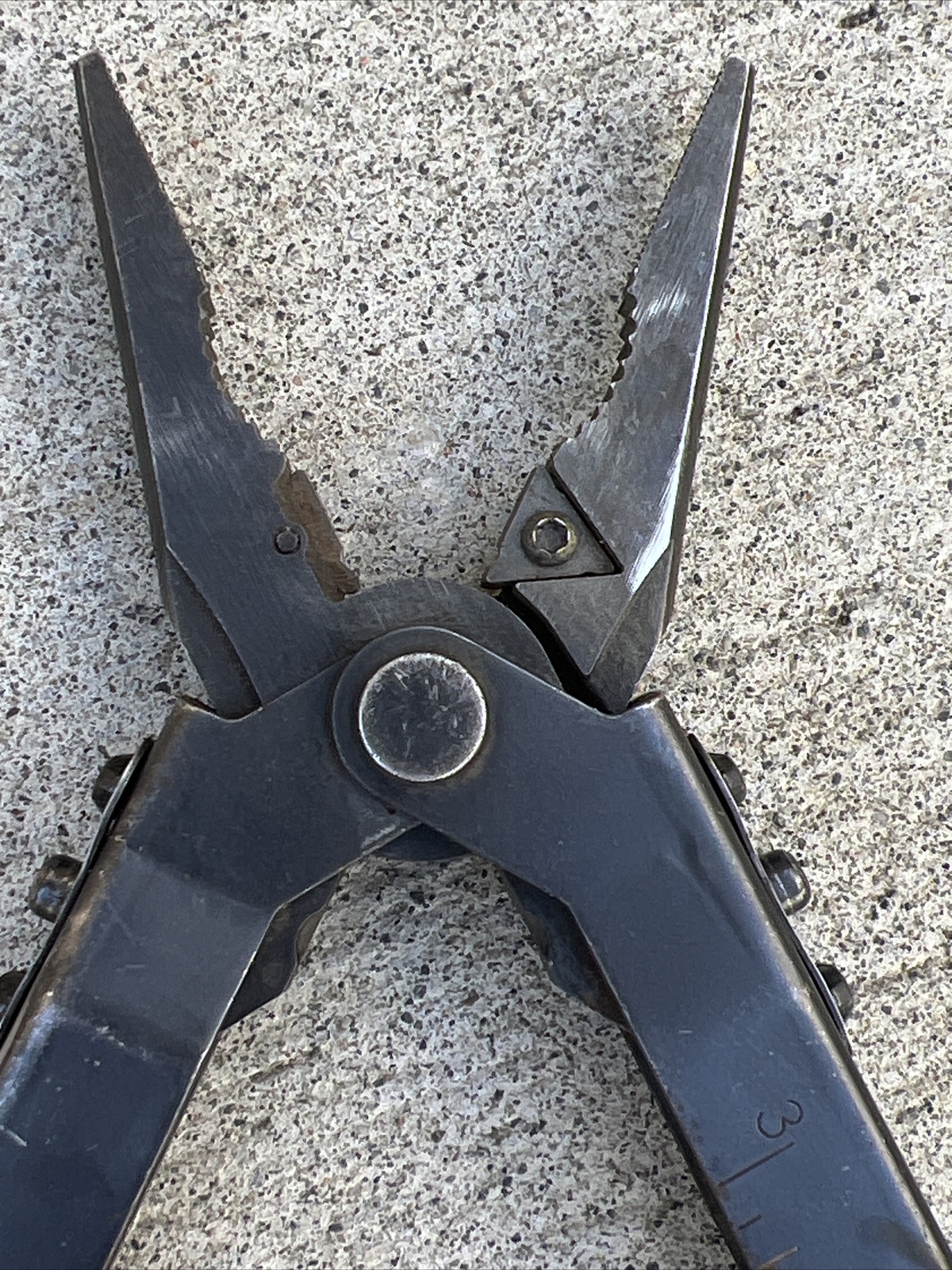 Gerber MP600 Multi-Tool Multi-Plier Black Oxide ( See Pictures )