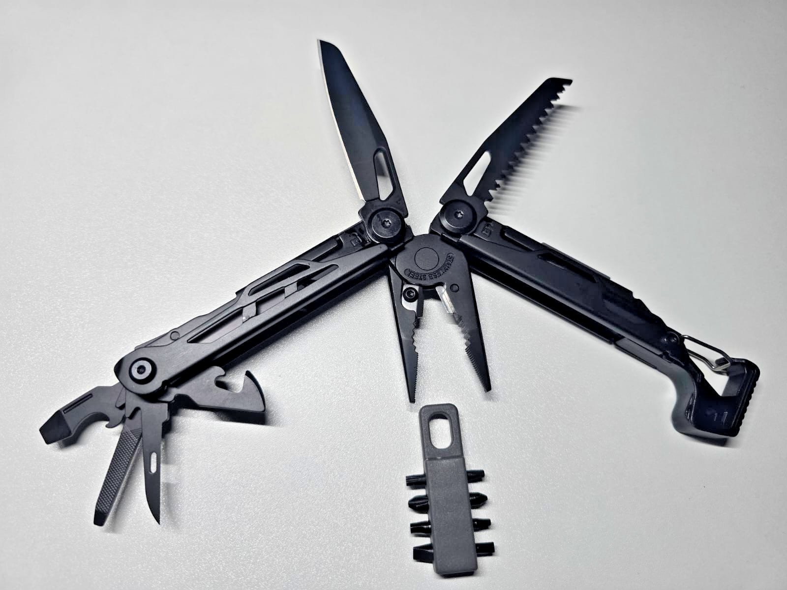 25In1 Multi-Functional Outdoor Camping Hiking EDC Keychain Pocket Multitool